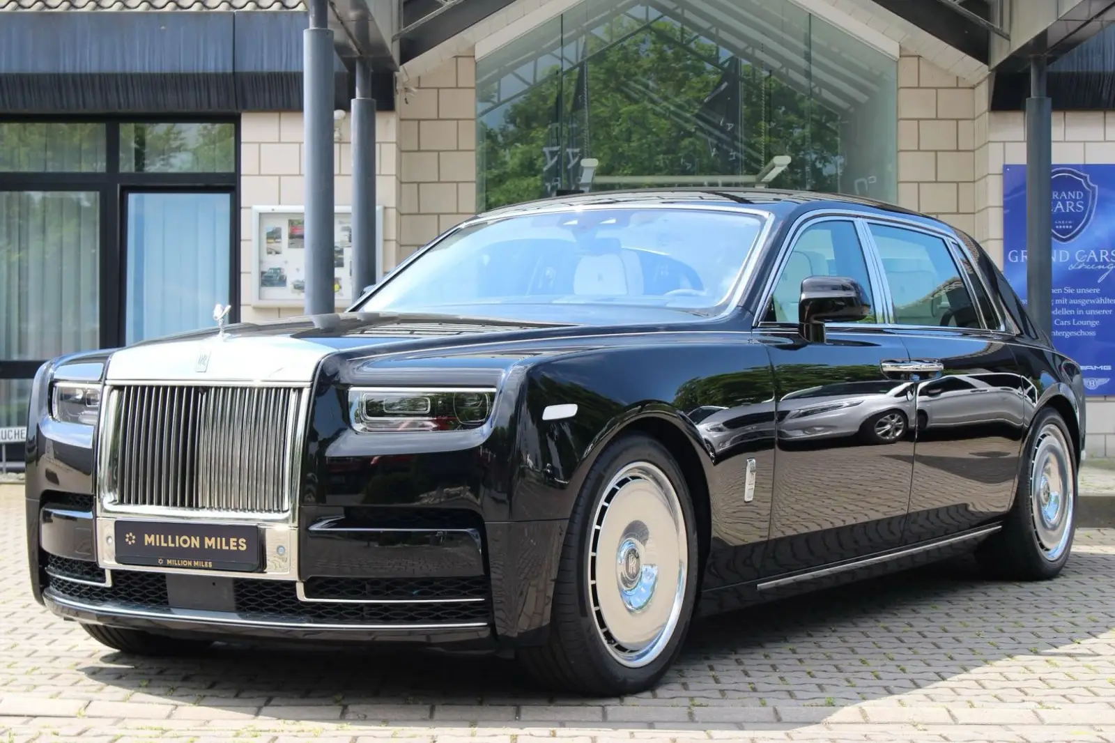 Rolls-Royce Phantom EWB, VIII, 2024 купить в салоне Million Miles