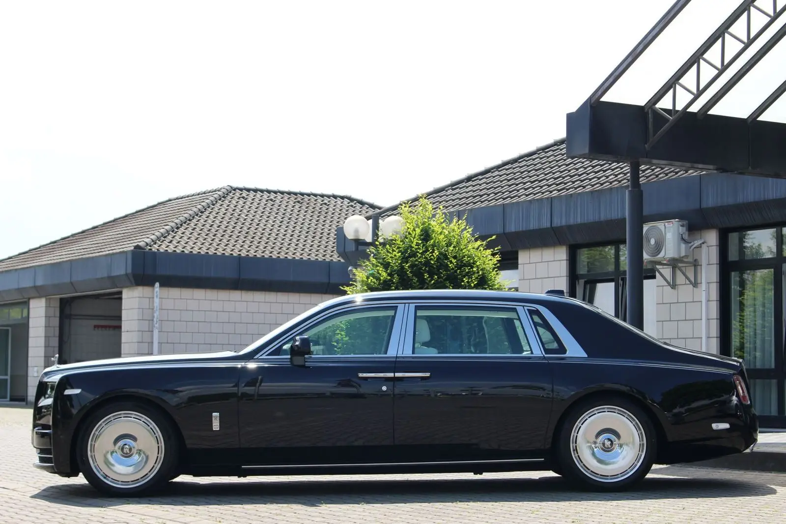 Rolls-Royce Phantom EWB, VIII, 2024 купить в салоне Million Miles