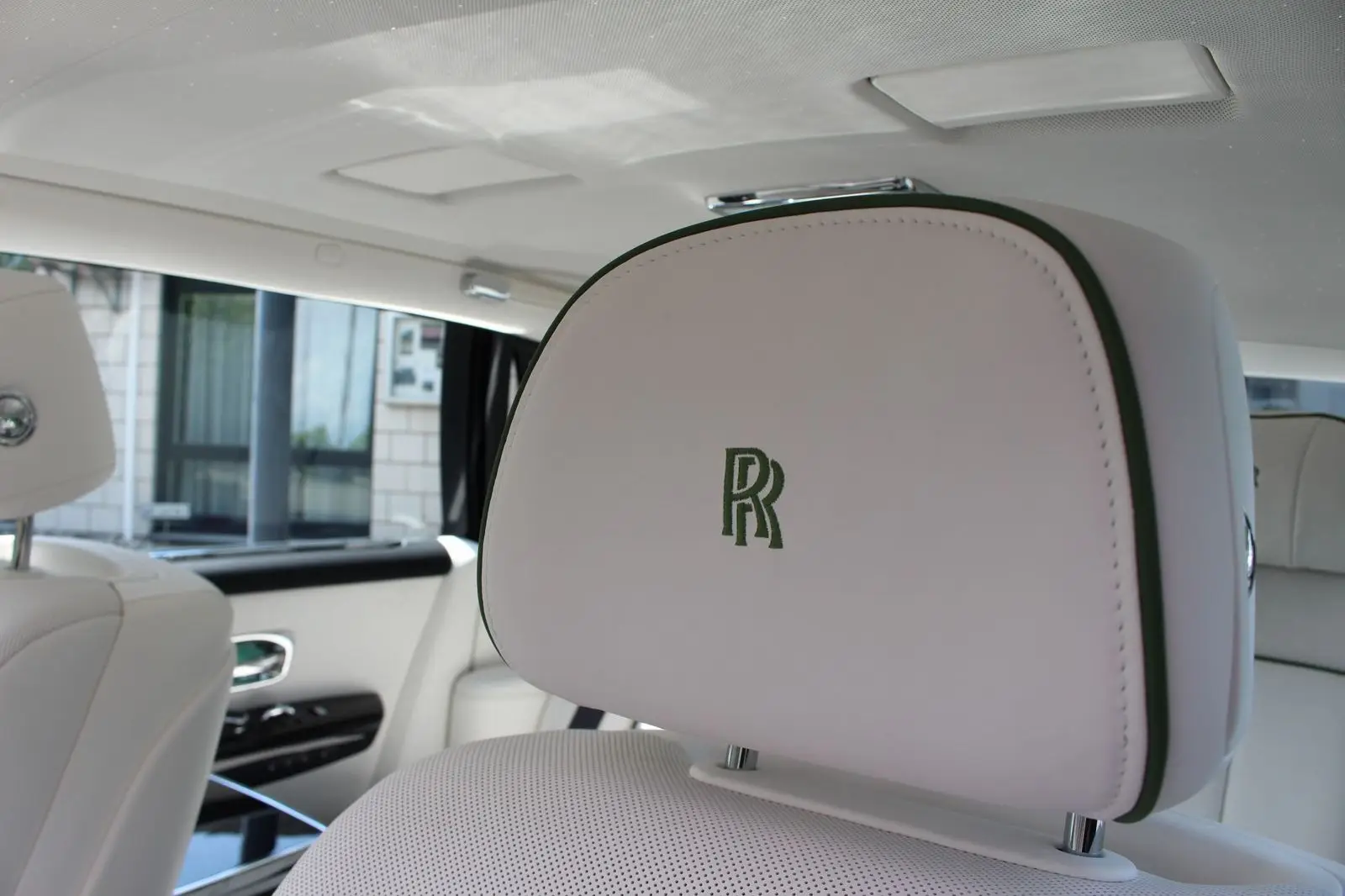 Rolls-Royce Phantom EWB, VIII, 2024 купить в салоне Million Miles