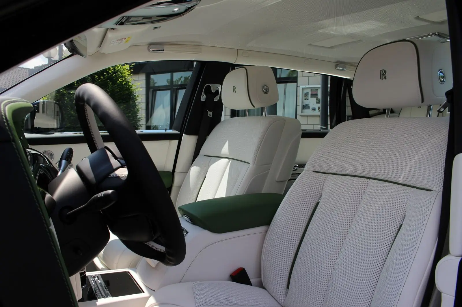 Rolls-Royce Phantom EWB, VIII, 2024 купить в салоне Million Miles