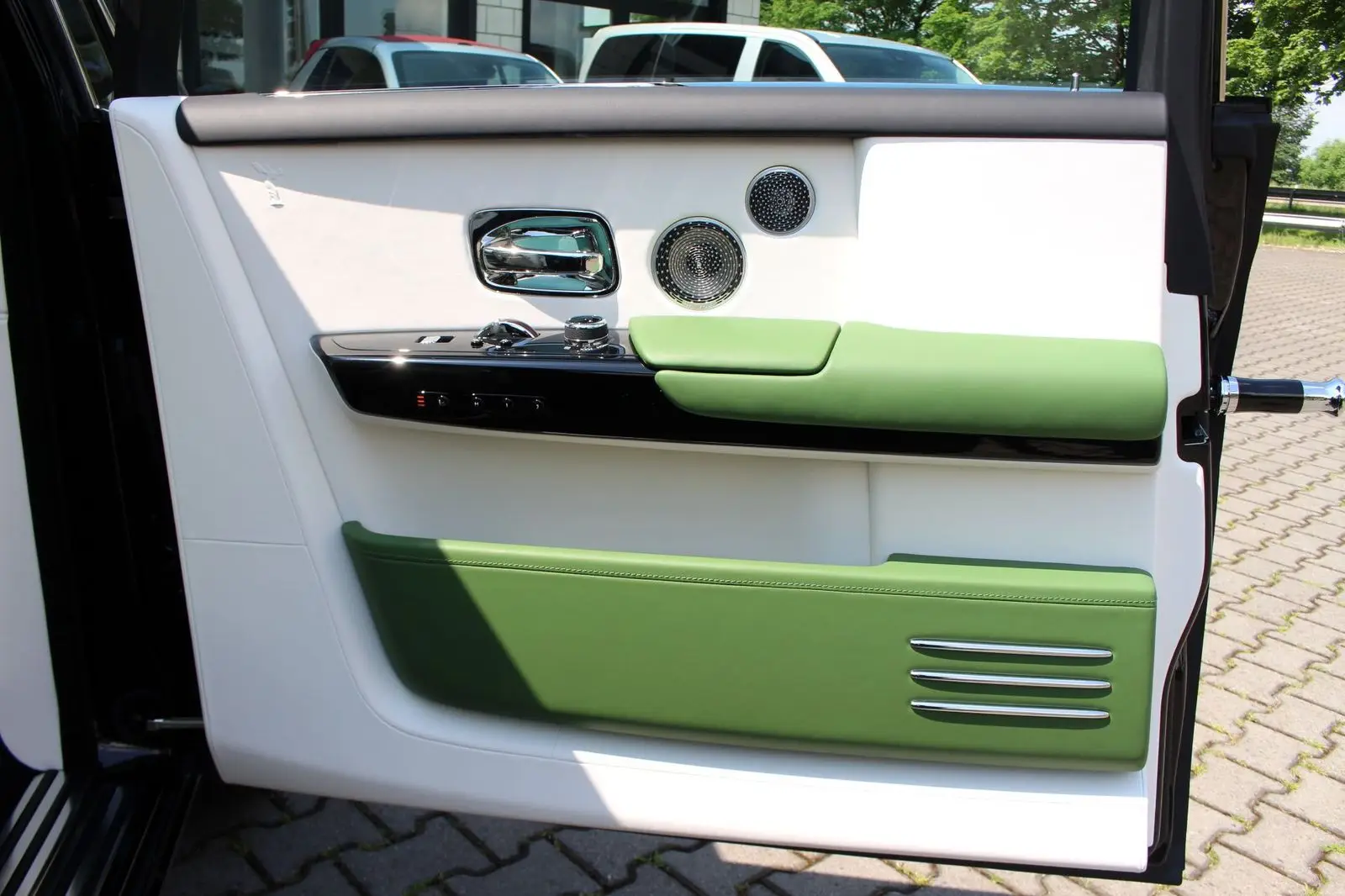 Rolls-Royce Phantom EWB, VIII, 2024 купить в салоне Million Miles