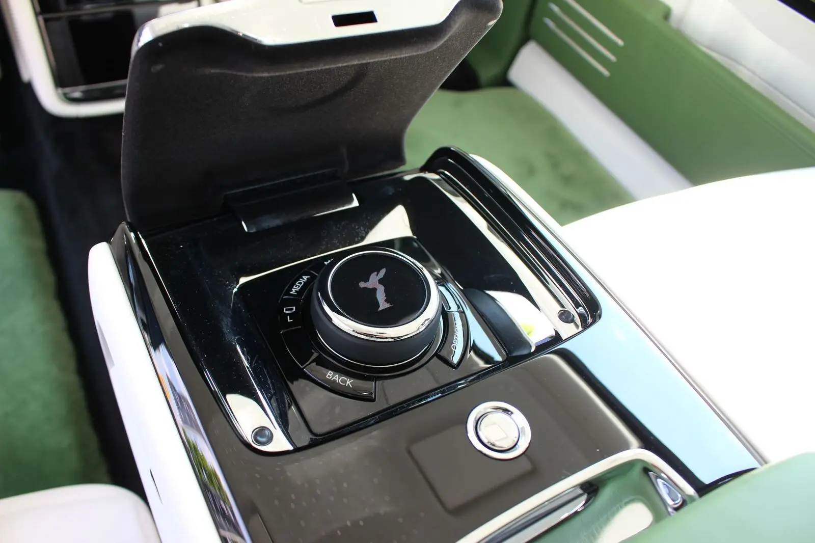 Rolls-Royce Phantom EWB, VIII, 2024 купить в салоне Million Miles