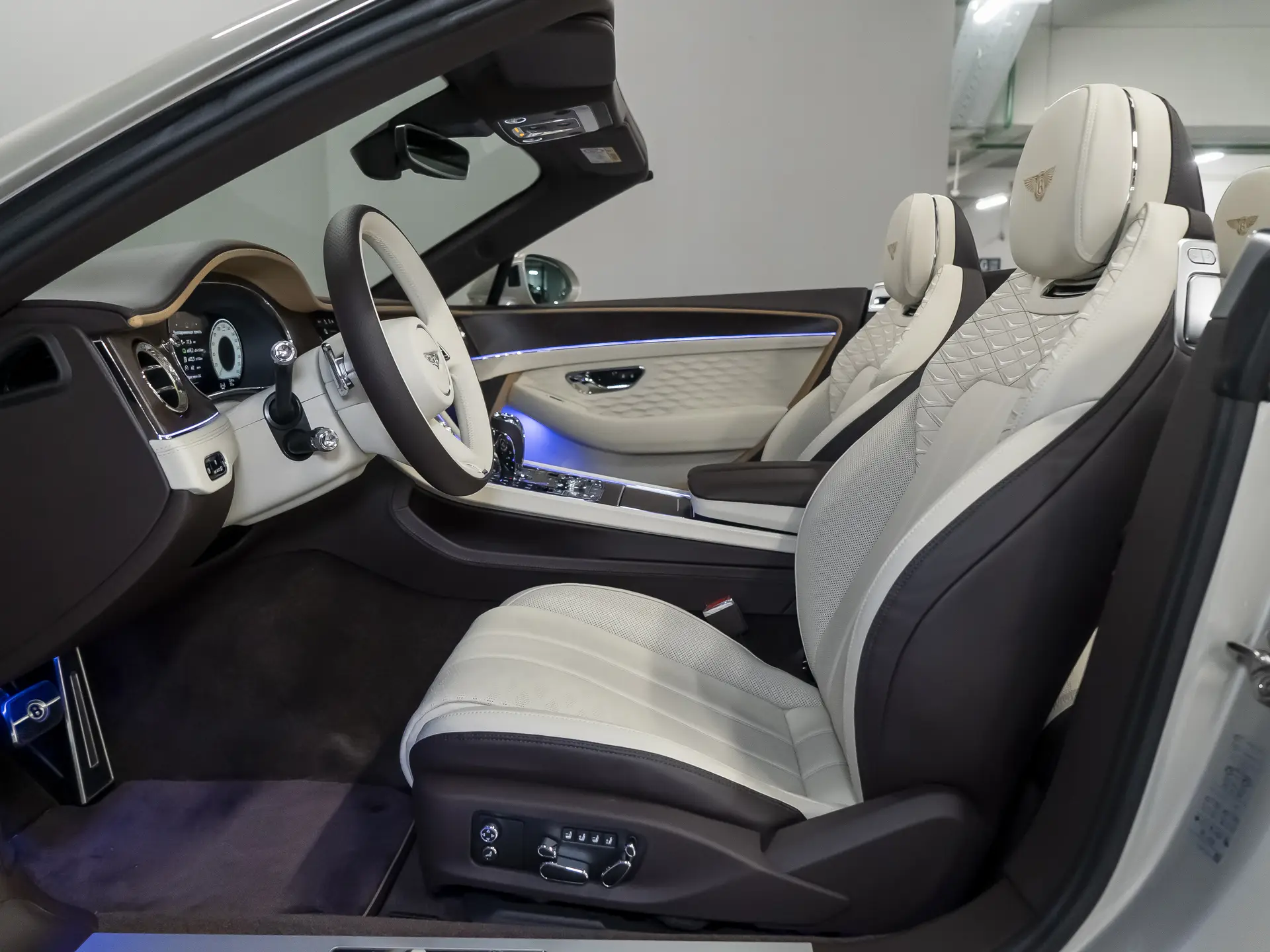 Bentley Continental GT, IV, 2025 купить в салоне Million Miles