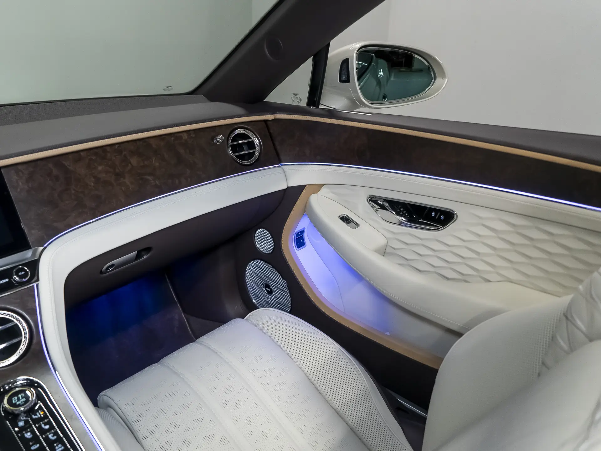 Bentley Continental GT, IV, 2025 купить в салоне Million Miles