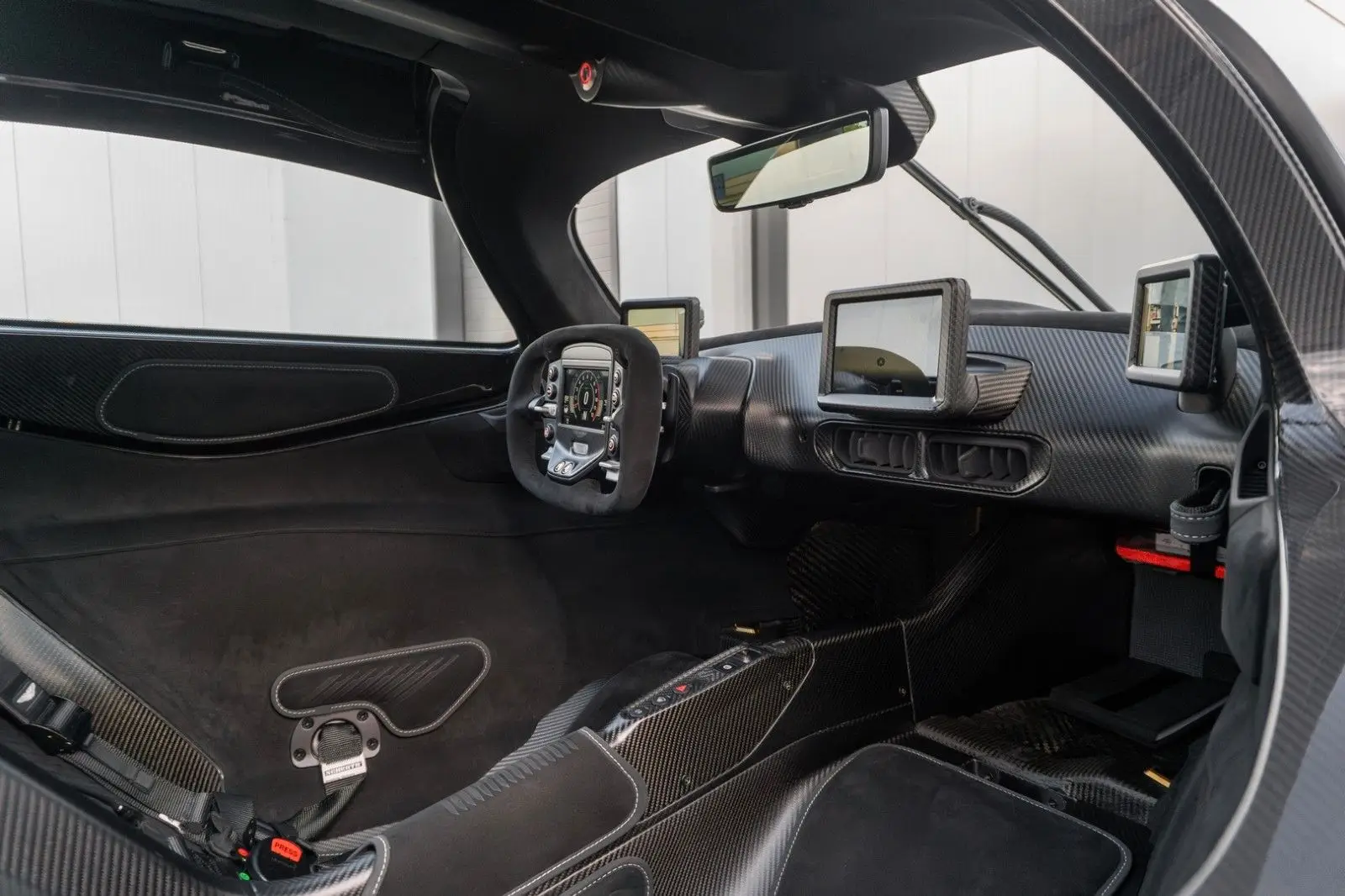 Aston Martin Valkyrie, I, 2023 купить в салоне Million Miles