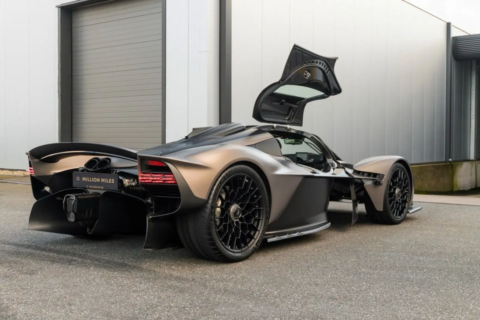 Aston Martin Valkyrie, I, 2023 купить в салоне Million Miles