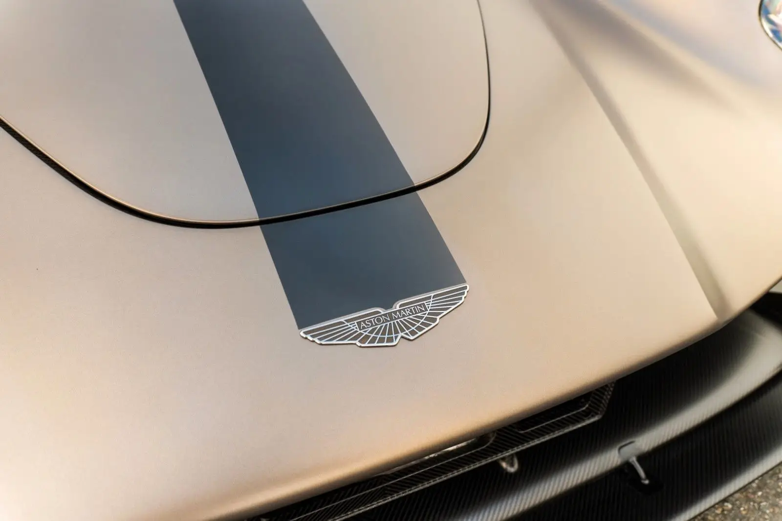 Aston Martin Valkyrie, I, 2023 купить в салоне Million Miles