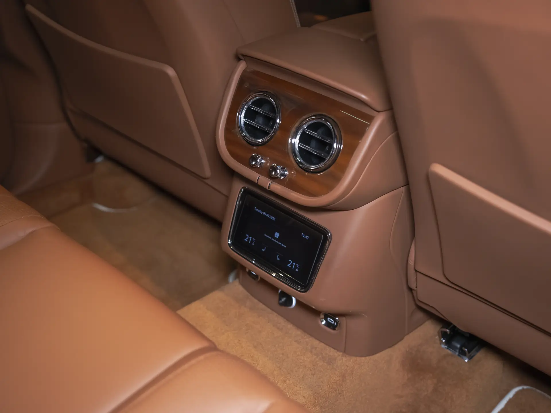 Bentley Bentayga, I Рестайлинг, 2022 купить в салоне Million Miles