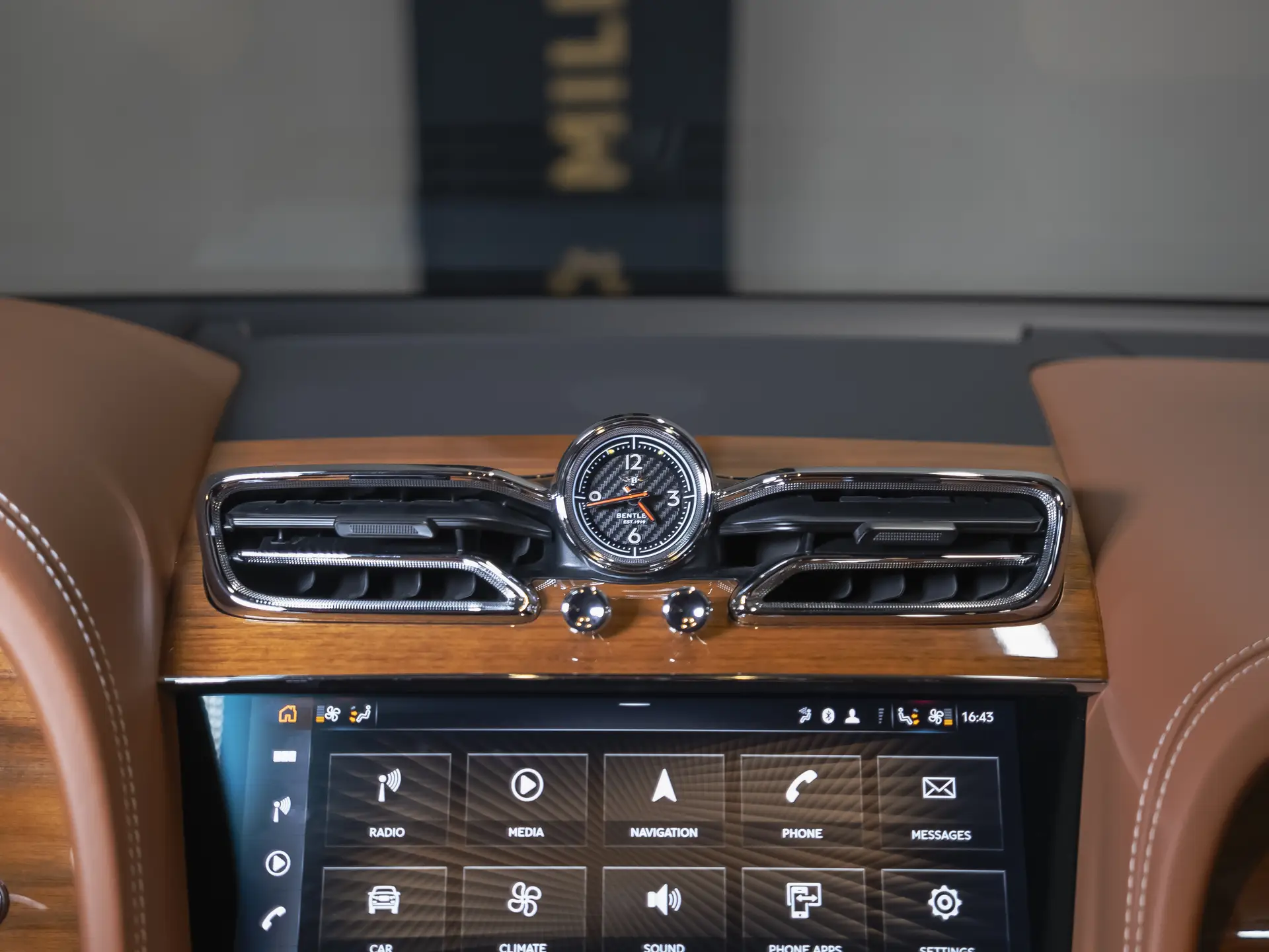 Bentley Bentayga, I Рестайлинг, 2022 купить в салоне Million Miles