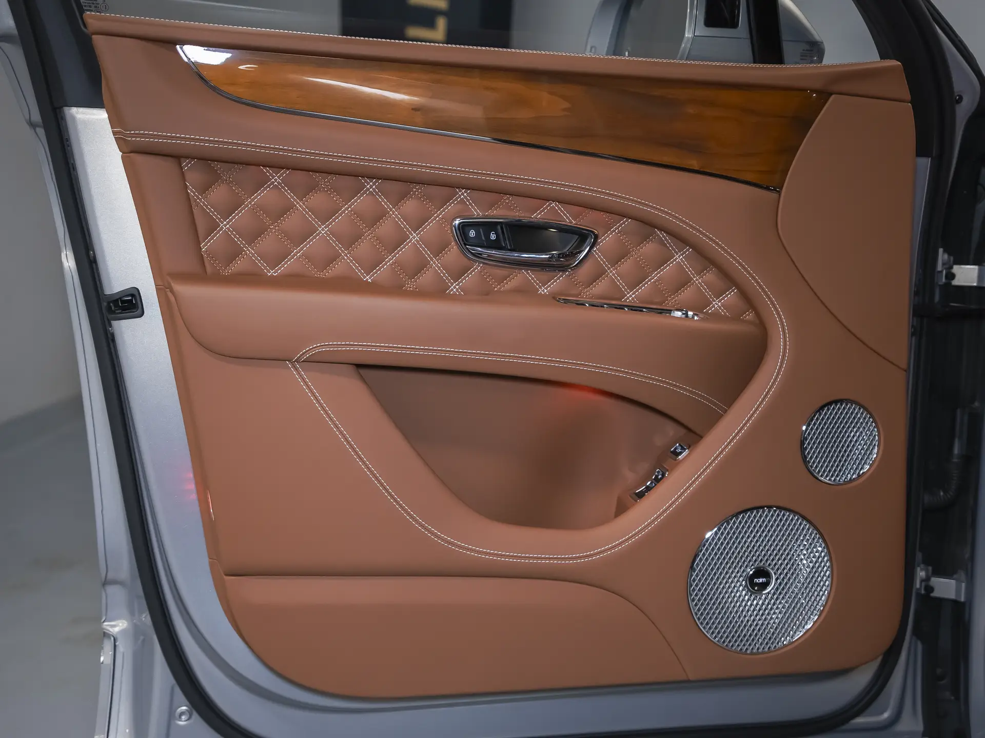 Bentley Bentayga, I Рестайлинг, 2022 купить в салоне Million Miles