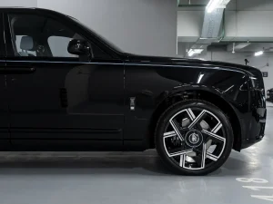 Rolls-Royce Cullinan Black Badge, I Рестайлинг, 2025 купить в салоне Million Miles
