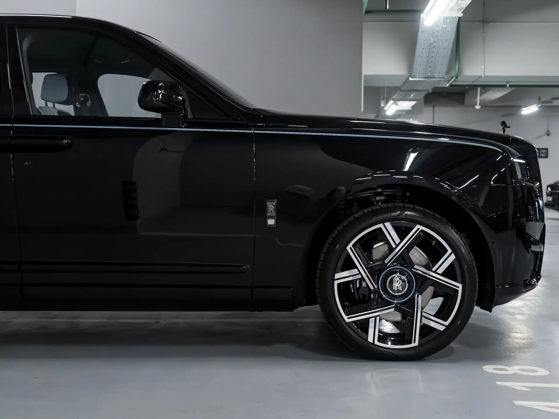 Rolls-Royce Cullinan Black Badge, I Рестайлинг, 2025 купить в салоне Million Miles