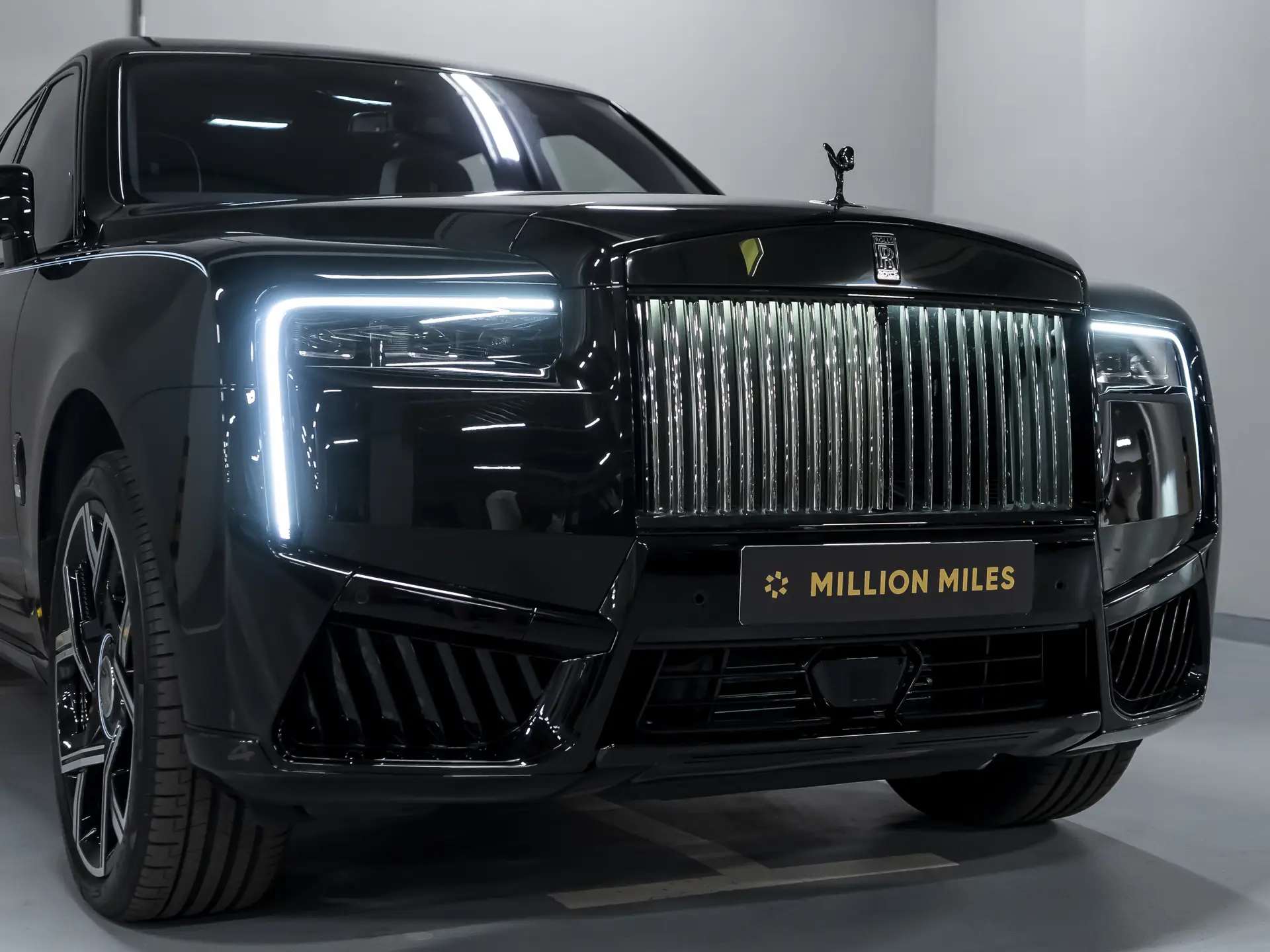 Rolls-Royce Cullinan Black Badge, I Рестайлинг, 2025 купить в салоне Million Miles