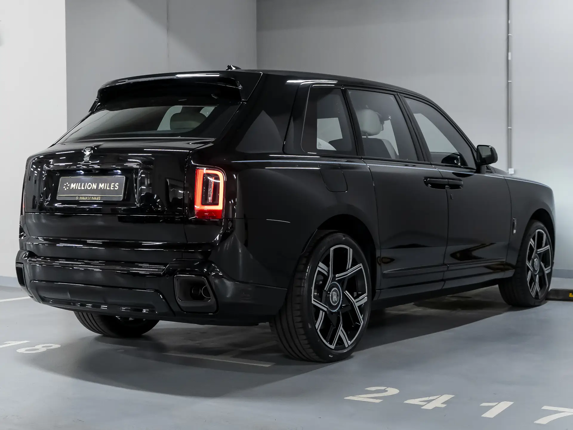 Rolls-Royce Cullinan Black Badge, I Рестайлинг, 2025 купить в салоне Million Miles