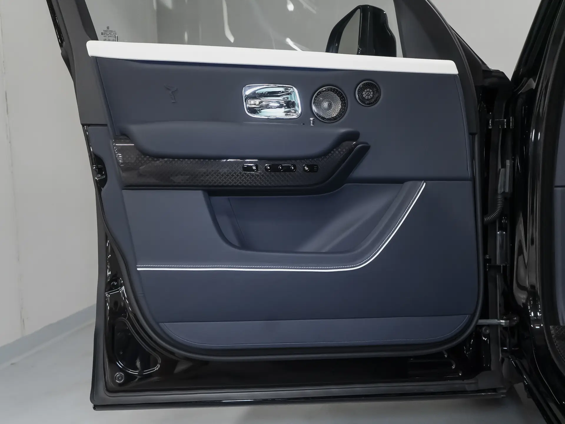 Rolls-Royce Cullinan Black Badge, I Рестайлинг, 2025 купить в салоне Million Miles