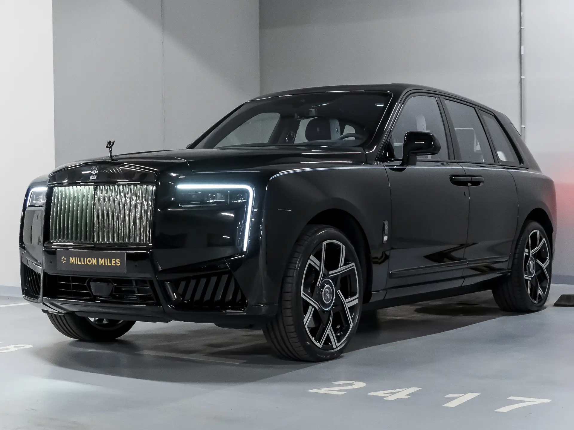 Rolls-Royce Cullinan Black Badge, I Рестайлинг, 2025 купить в салоне Million Miles