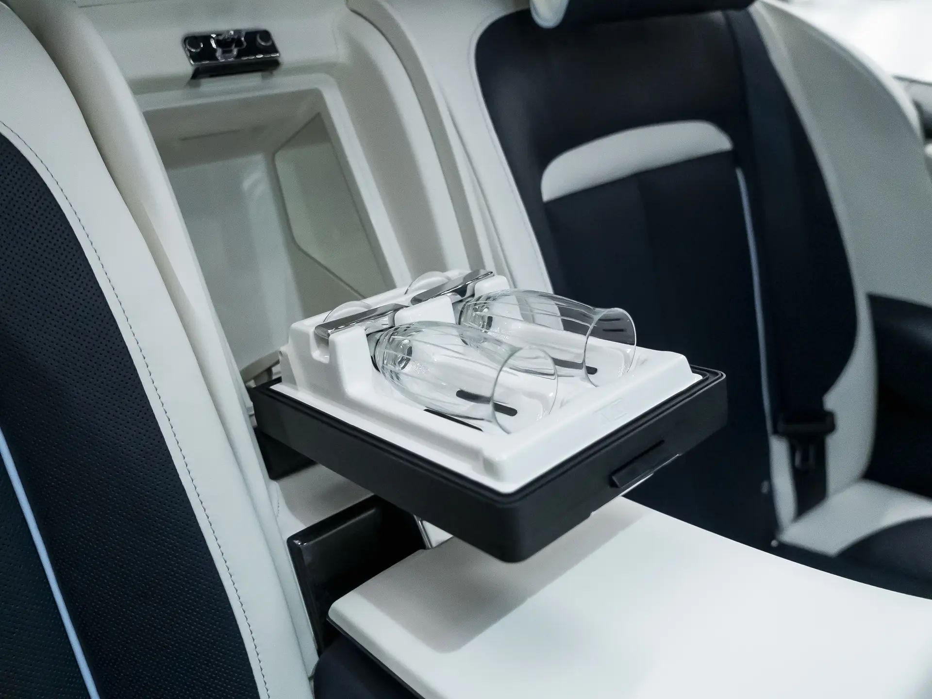 Rolls-Royce Cullinan Black Badge, I Рестайлинг, 2025 купить в салоне Million Miles