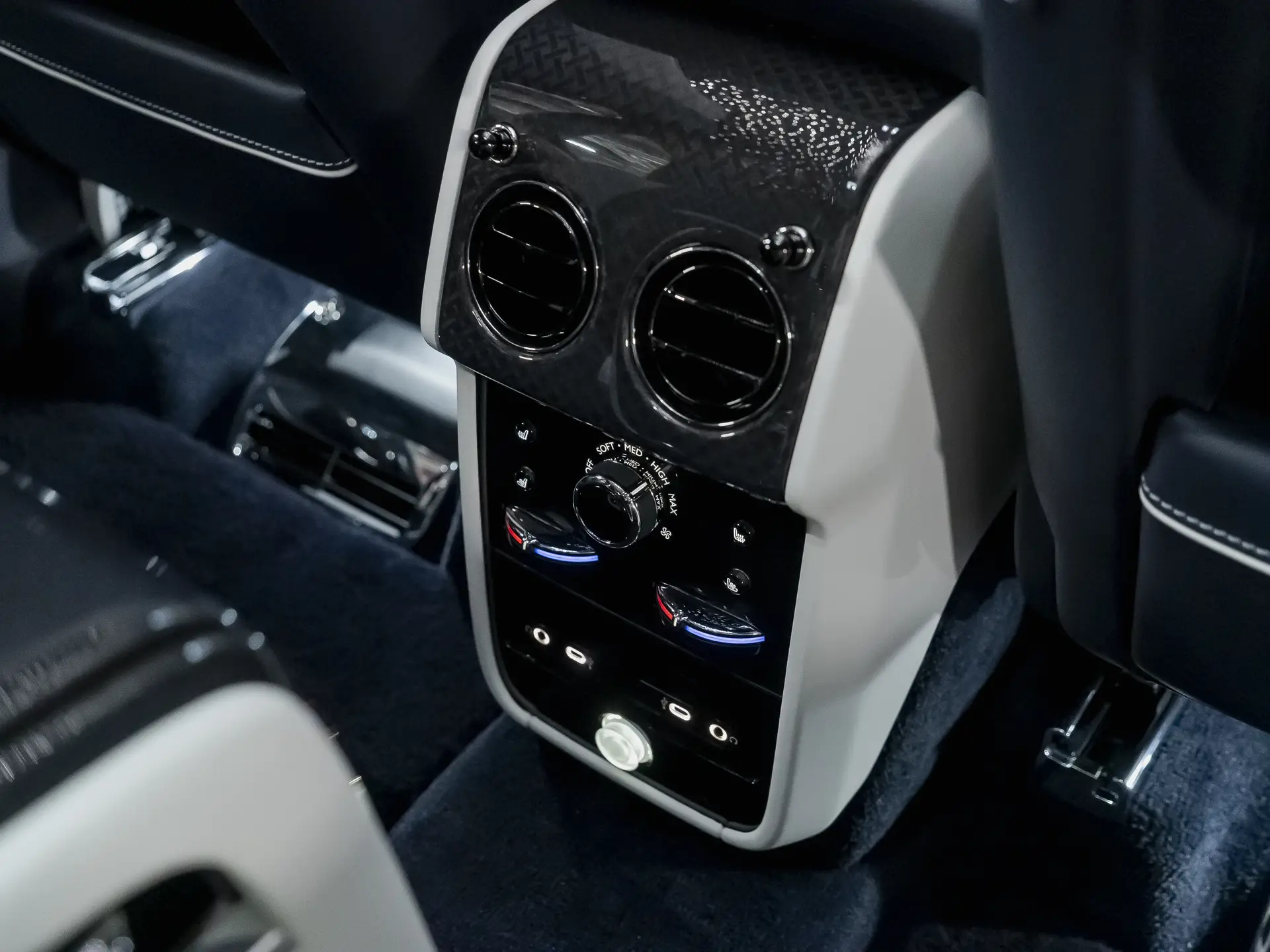 Rolls-Royce Cullinan Black Badge, I Рестайлинг, 2025 купить в салоне Million Miles