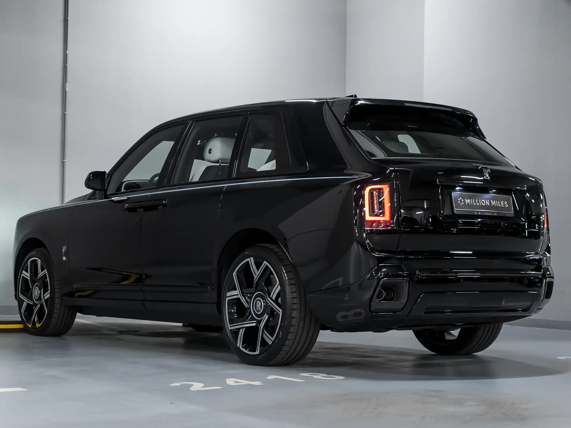 Rolls-Royce Cullinan Black Badge, I Рестайлинг, 2025 купить в салоне Million Miles