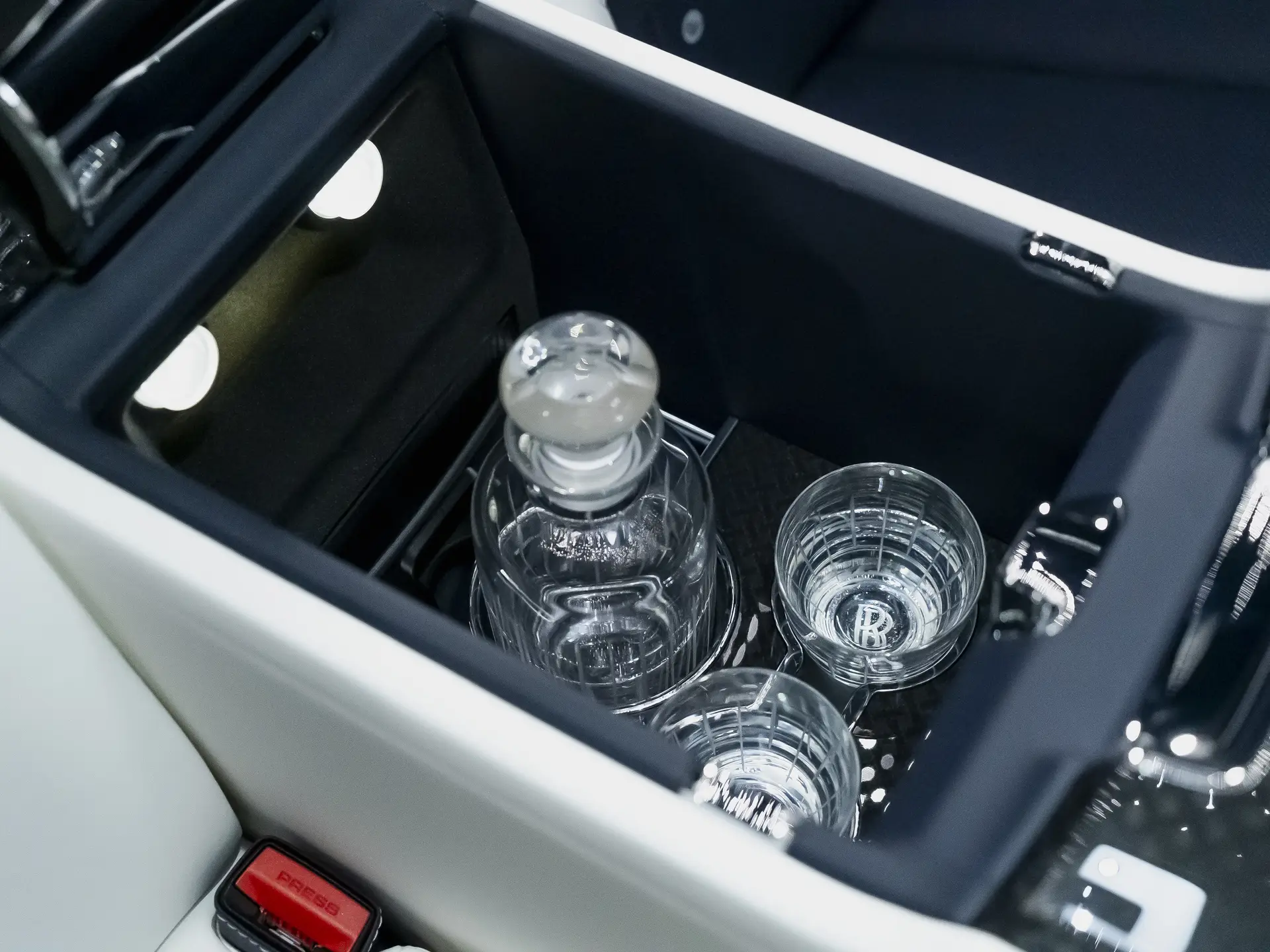 Rolls-Royce Cullinan Black Badge, I Рестайлинг, 2025 купить в салоне Million Miles