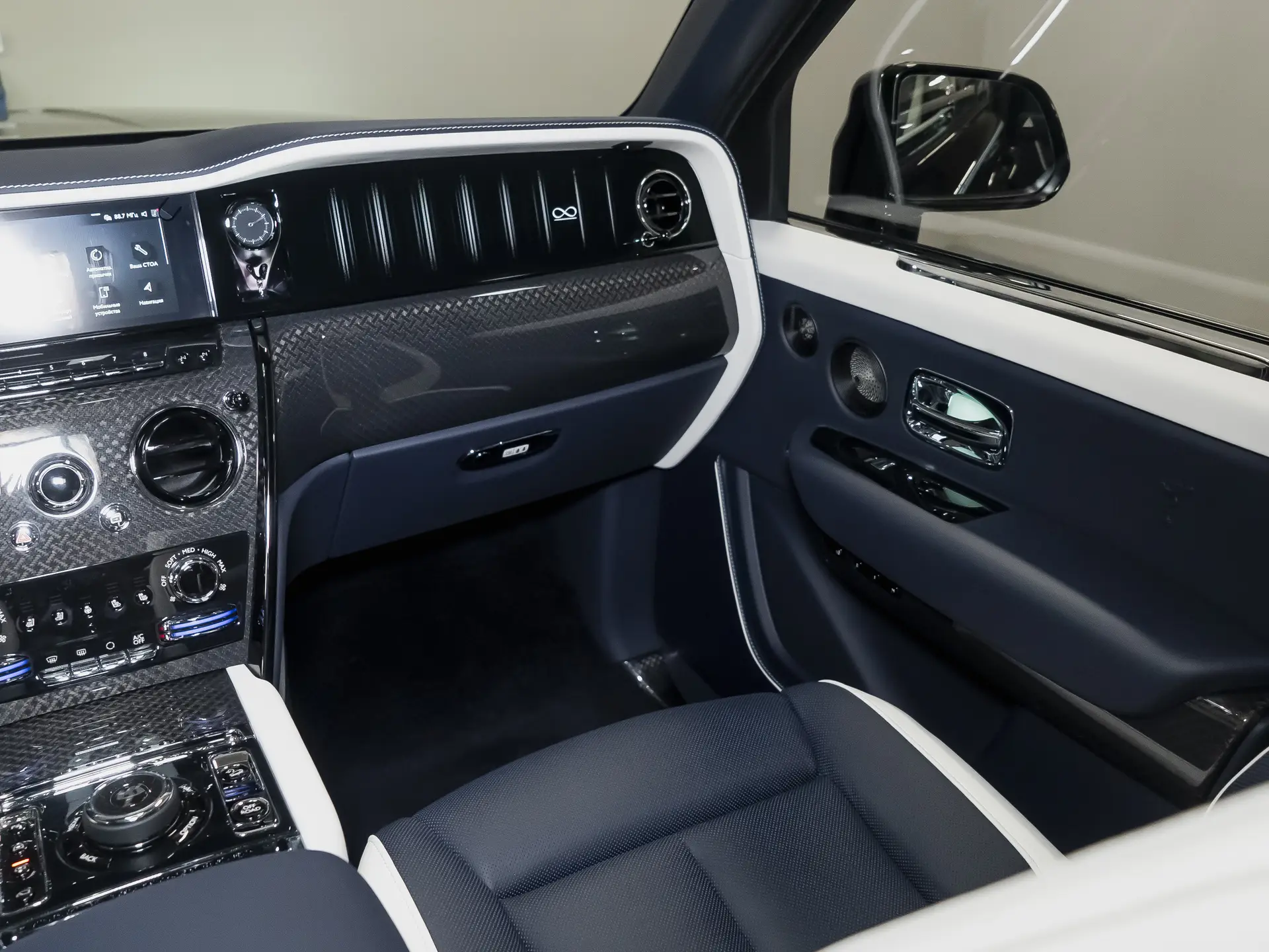 Rolls-Royce Cullinan Black Badge, I Рестайлинг, 2025 купить в салоне Million Miles