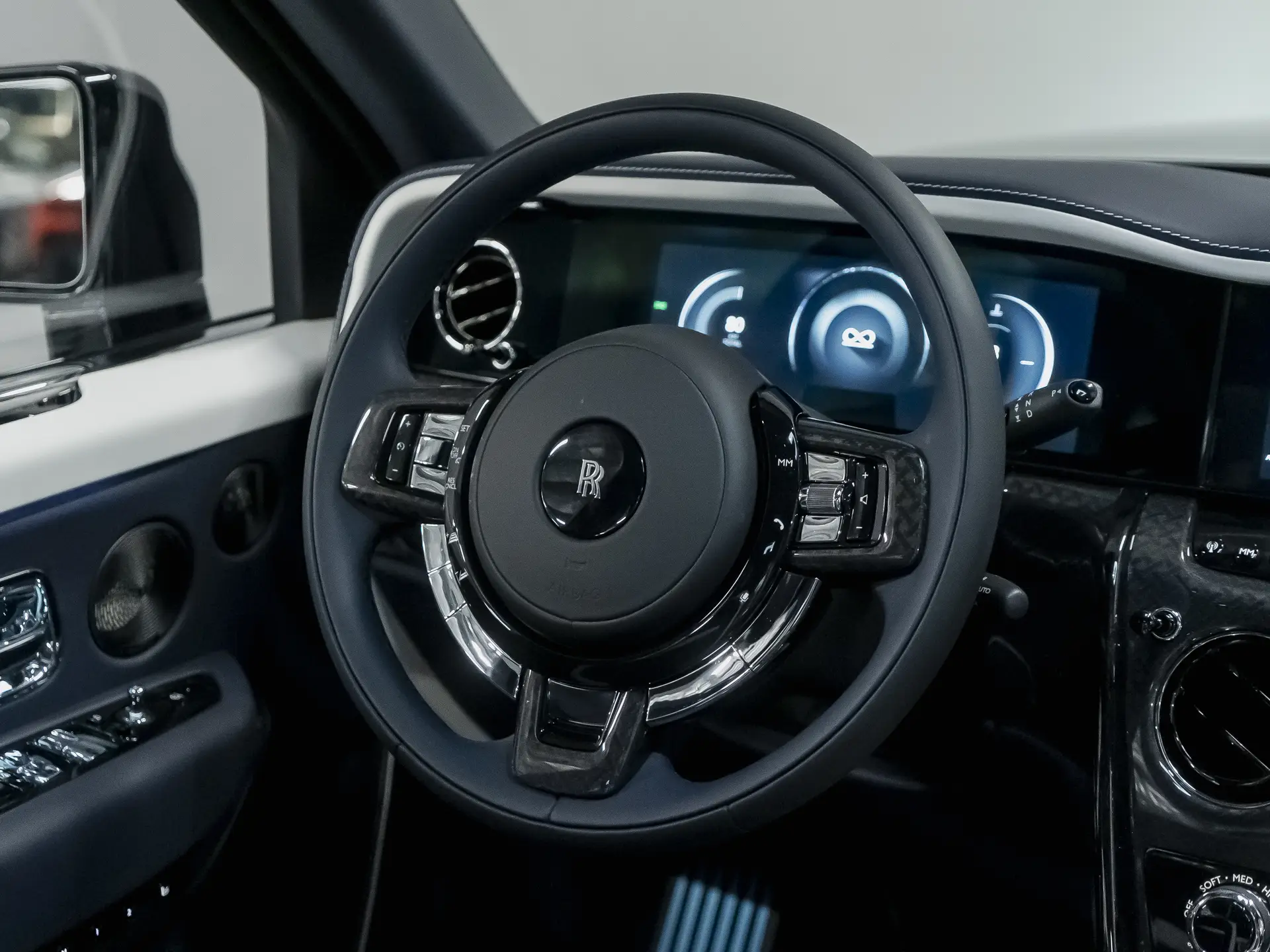 Rolls-Royce Cullinan Black Badge, I Рестайлинг, 2025 купить в салоне Million Miles