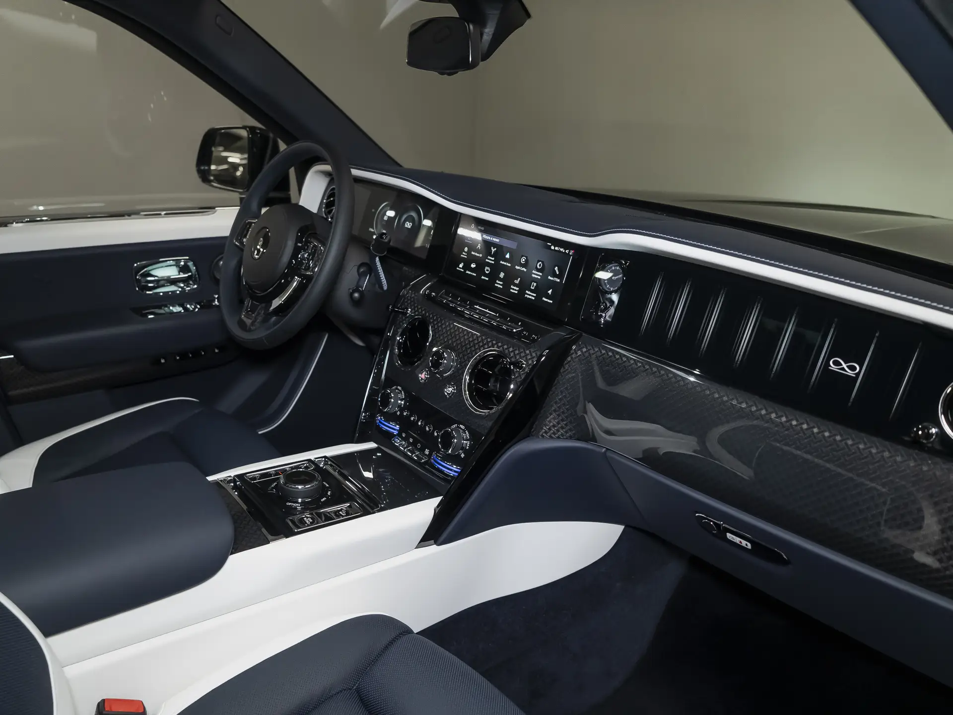 Rolls-Royce Cullinan Black Badge, I Рестайлинг, 2025 купить в салоне Million Miles