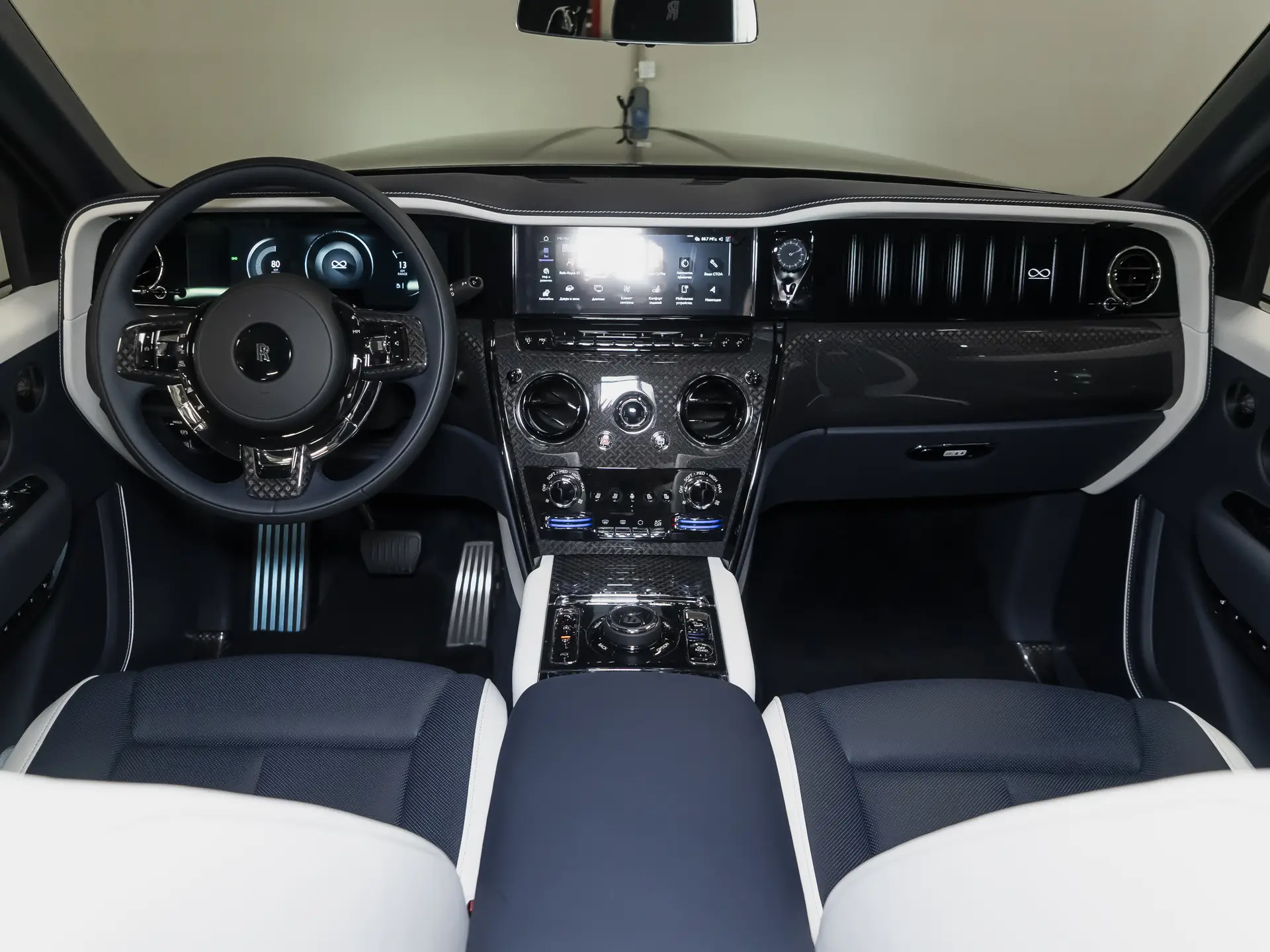 Rolls-Royce Cullinan Black Badge, I Рестайлинг, 2025 купить в салоне Million Miles