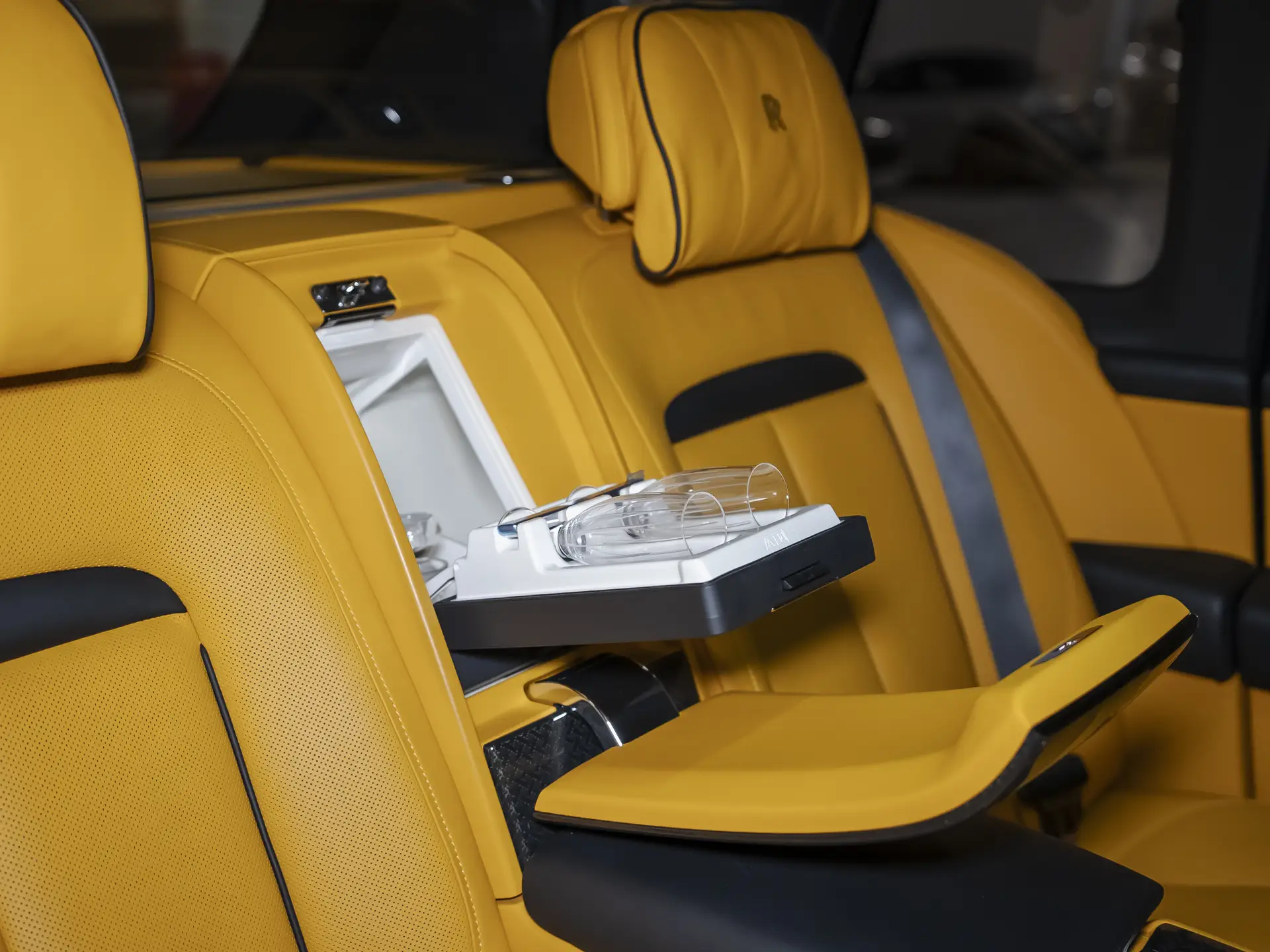 Rolls-Royce Cullinan Black Badge, I, 2022 купить в салоне Million Miles