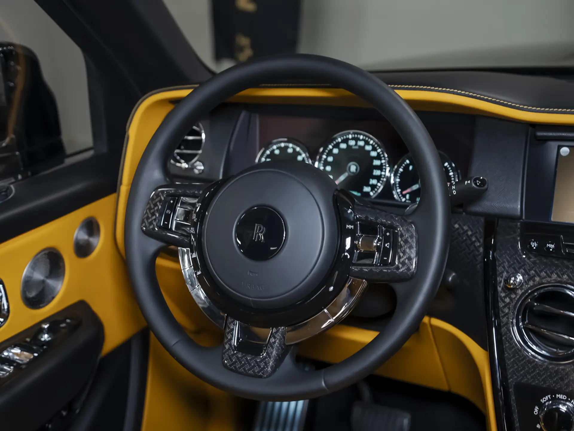 Rolls-Royce Cullinan Black Badge, I, 2022 купить в салоне Million Miles