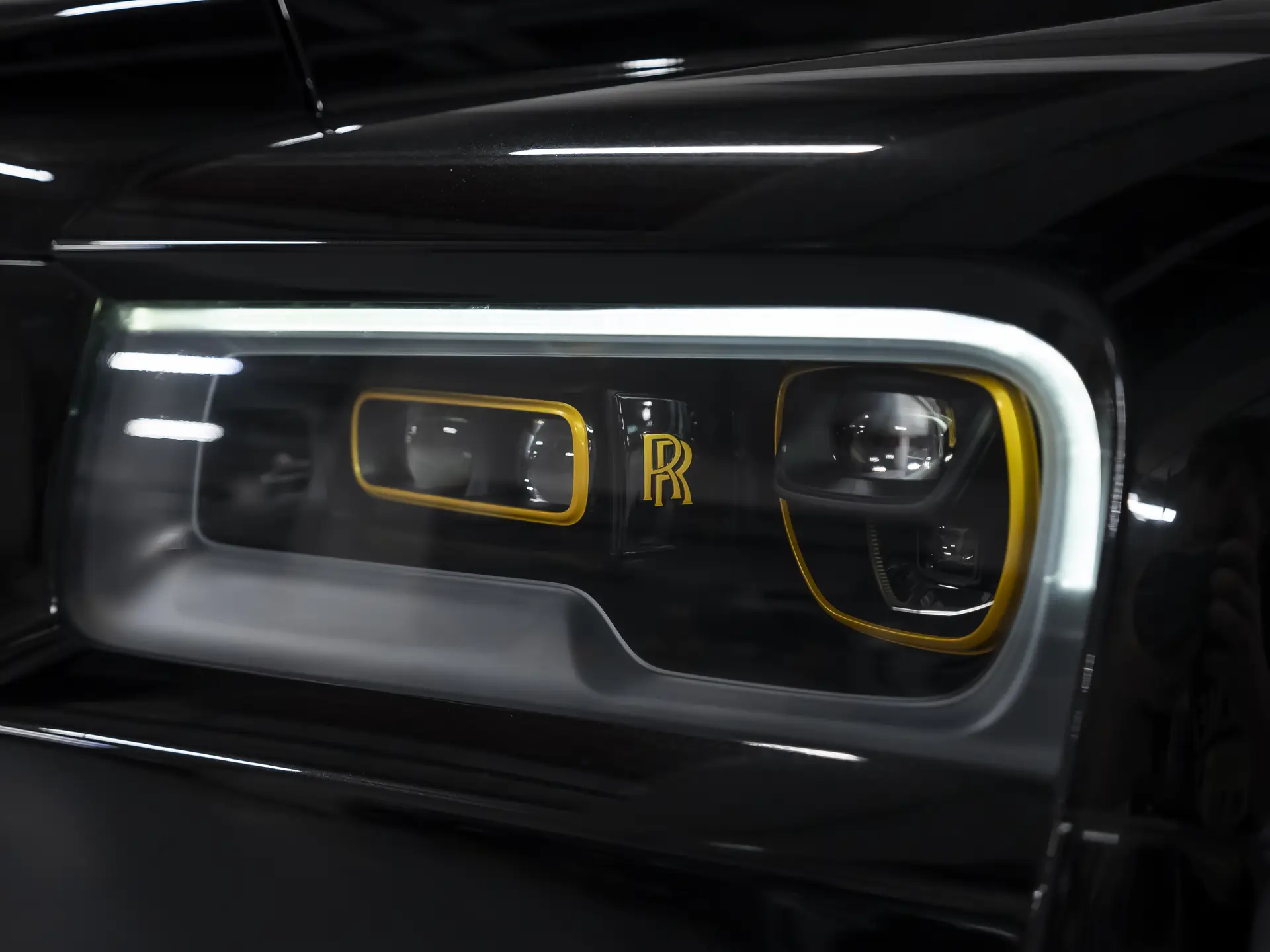 Rolls-Royce Cullinan Black Badge, I, 2022 купить в салоне Million Miles