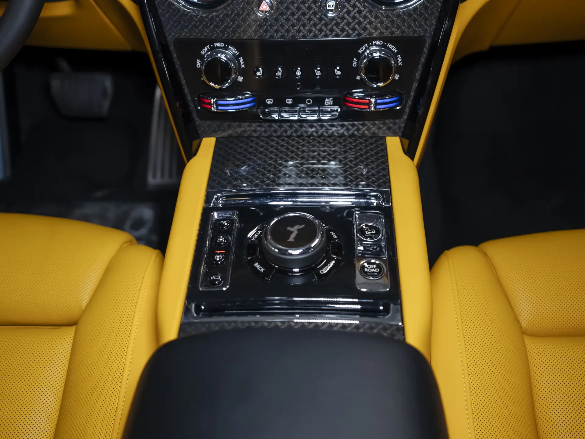 Rolls-Royce Cullinan Black Badge, I, 2022 купить в салоне Million Miles