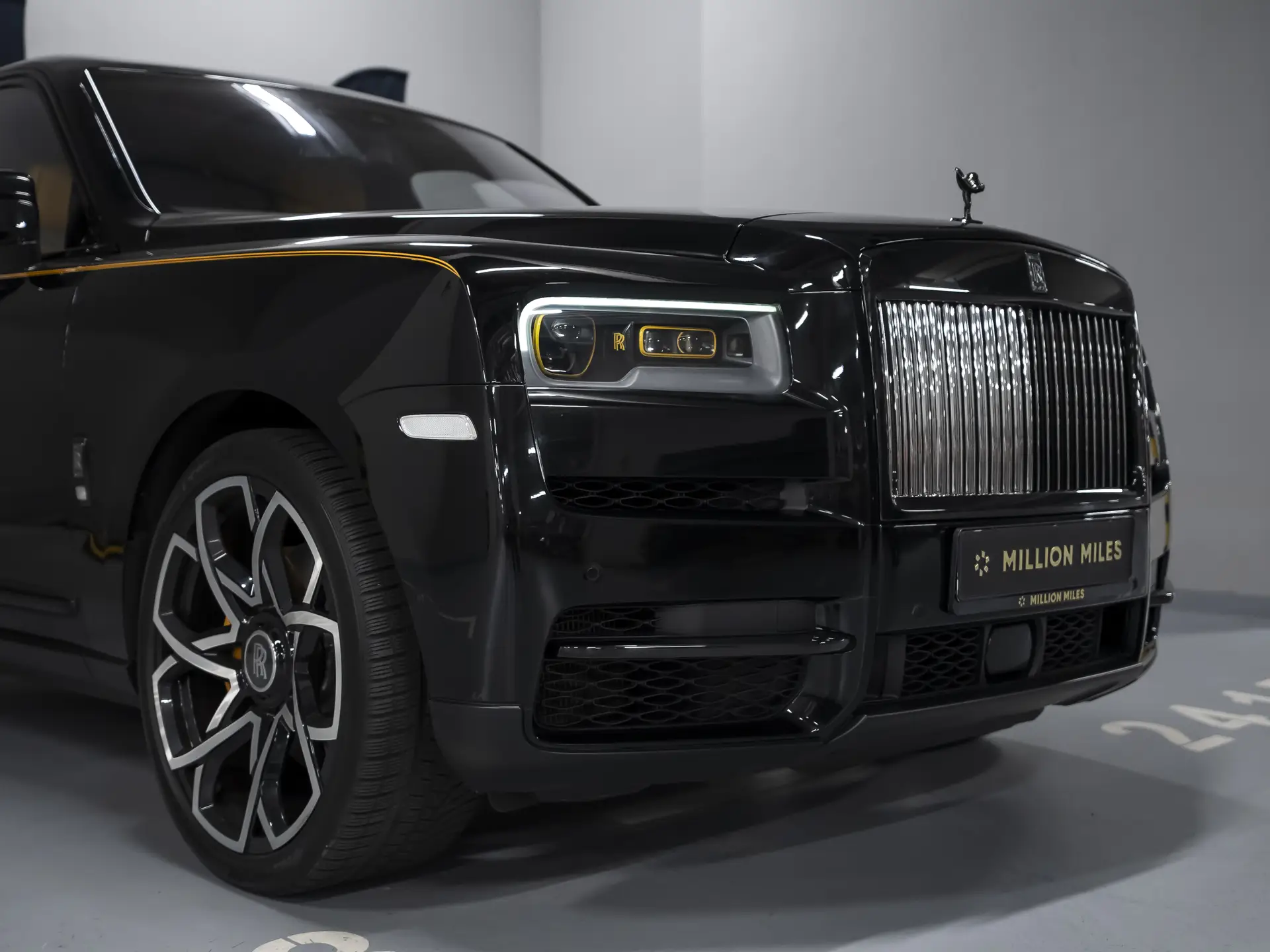 Rolls-Royce Cullinan Black Badge, I, 2022 купить в салоне Million Miles
