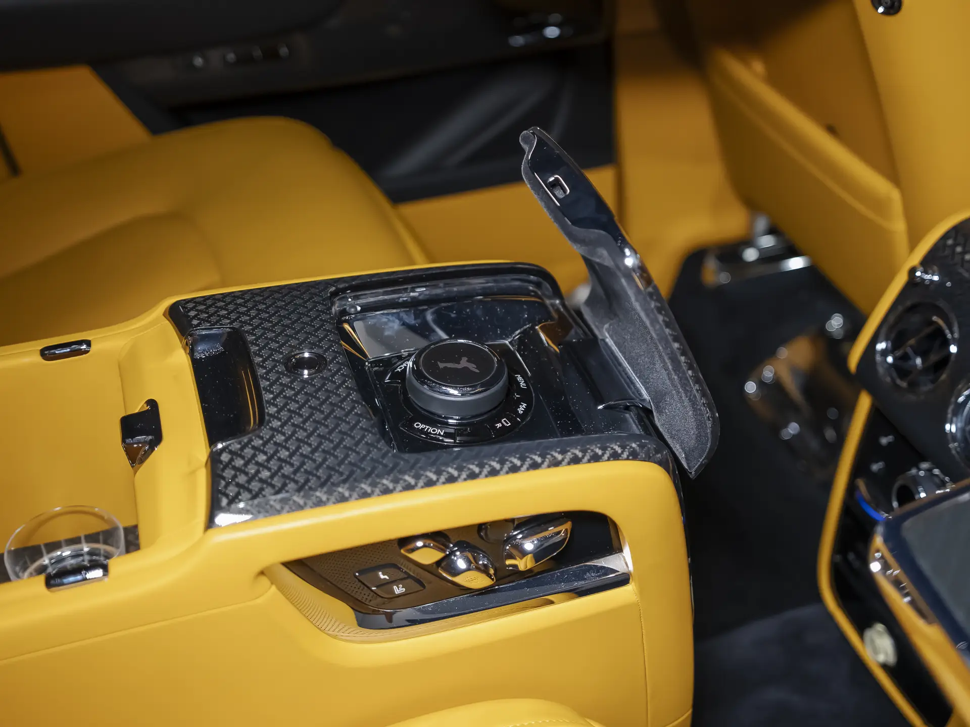 Rolls-Royce Cullinan Black Badge, I, 2022 купить в салоне Million Miles