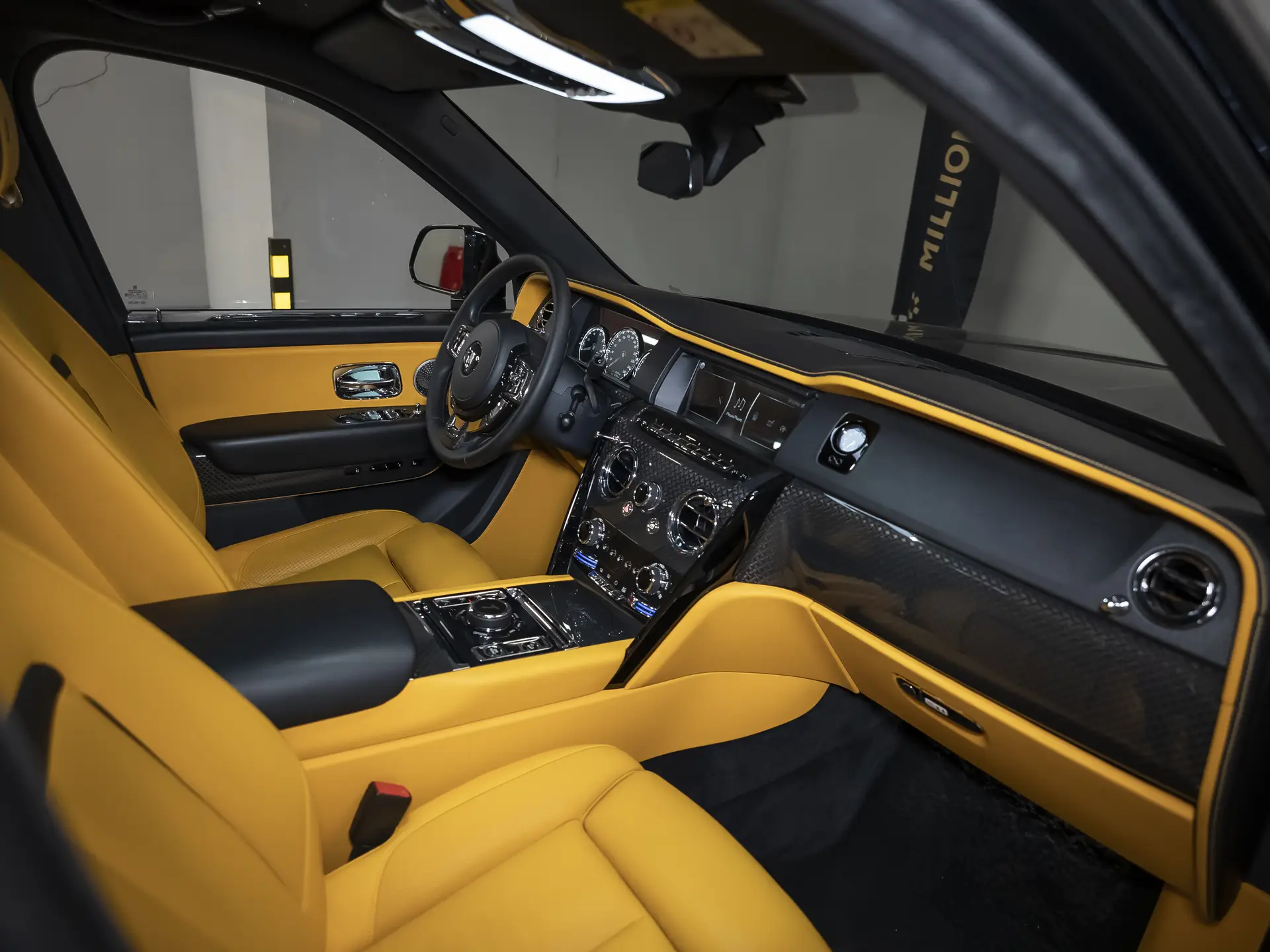 Rolls-Royce Cullinan Black Badge, I, 2022 купить в салоне Million Miles