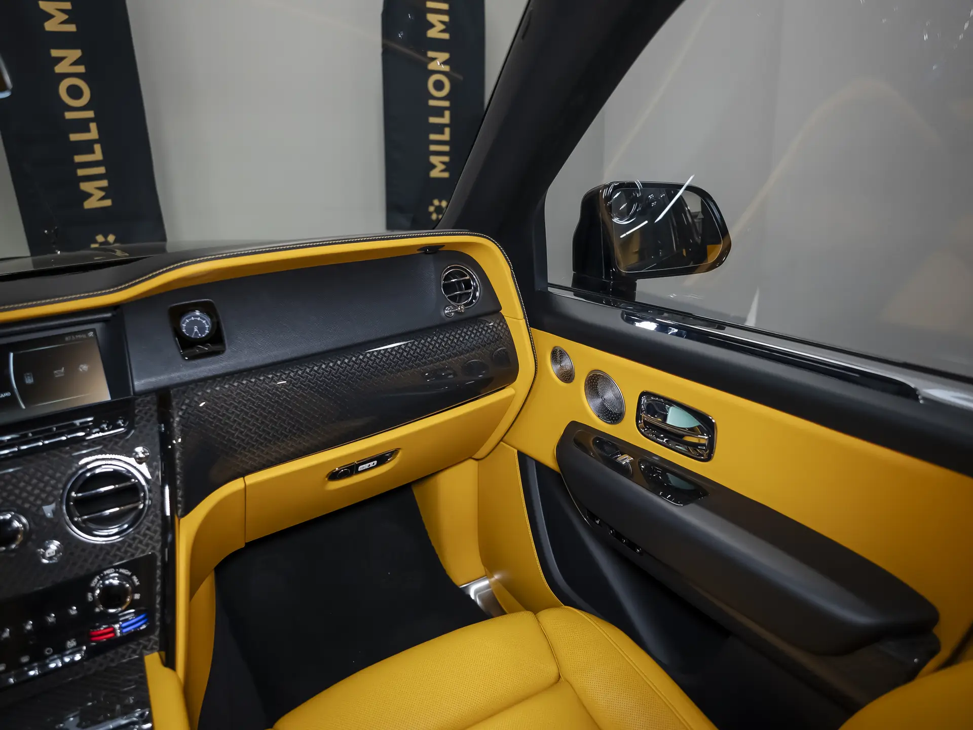 Rolls-Royce Cullinan Black Badge, I, 2022 купить в салоне Million Miles