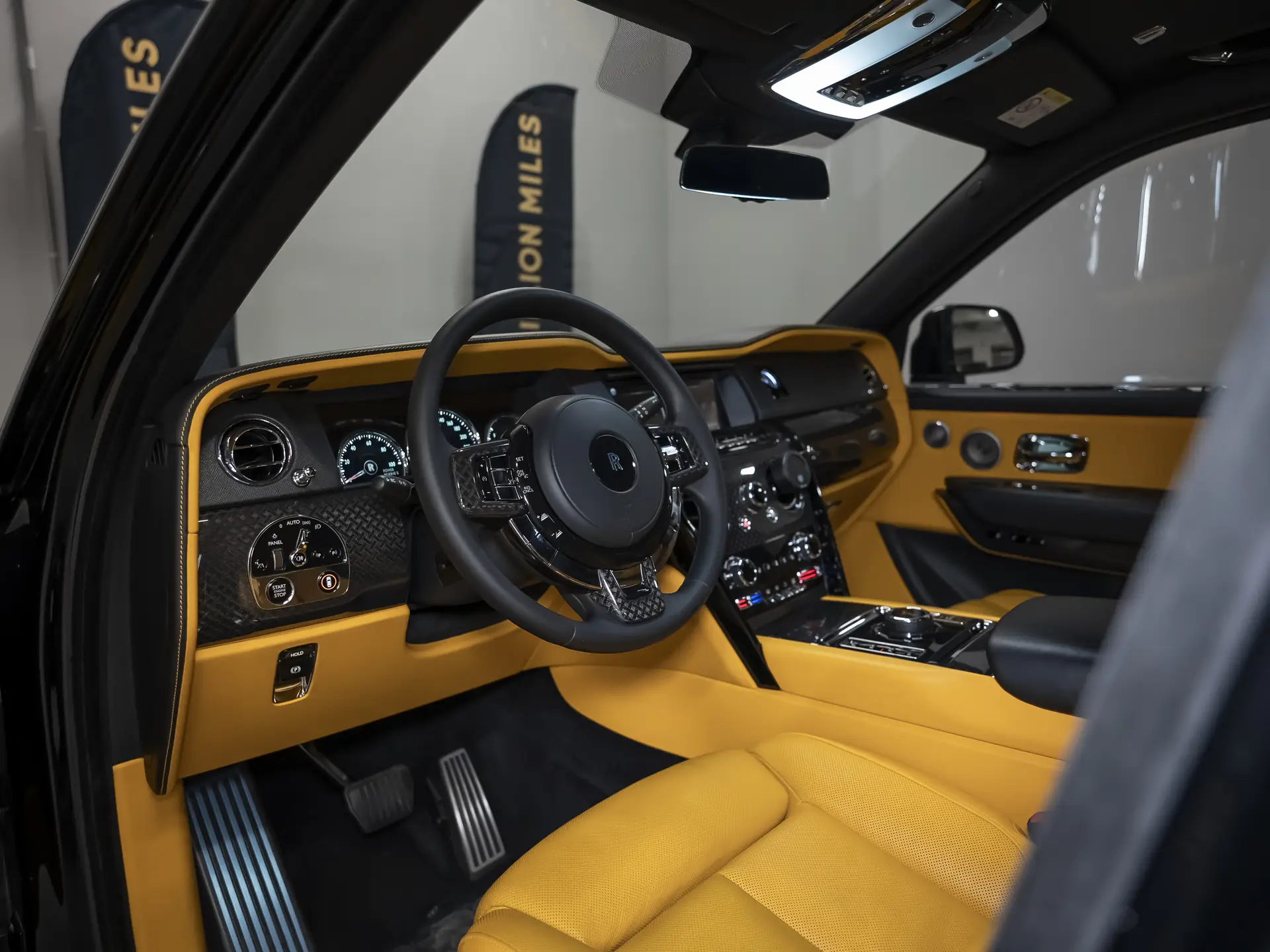 Rolls-Royce Cullinan Black Badge, I, 2022 купить в салоне Million Miles