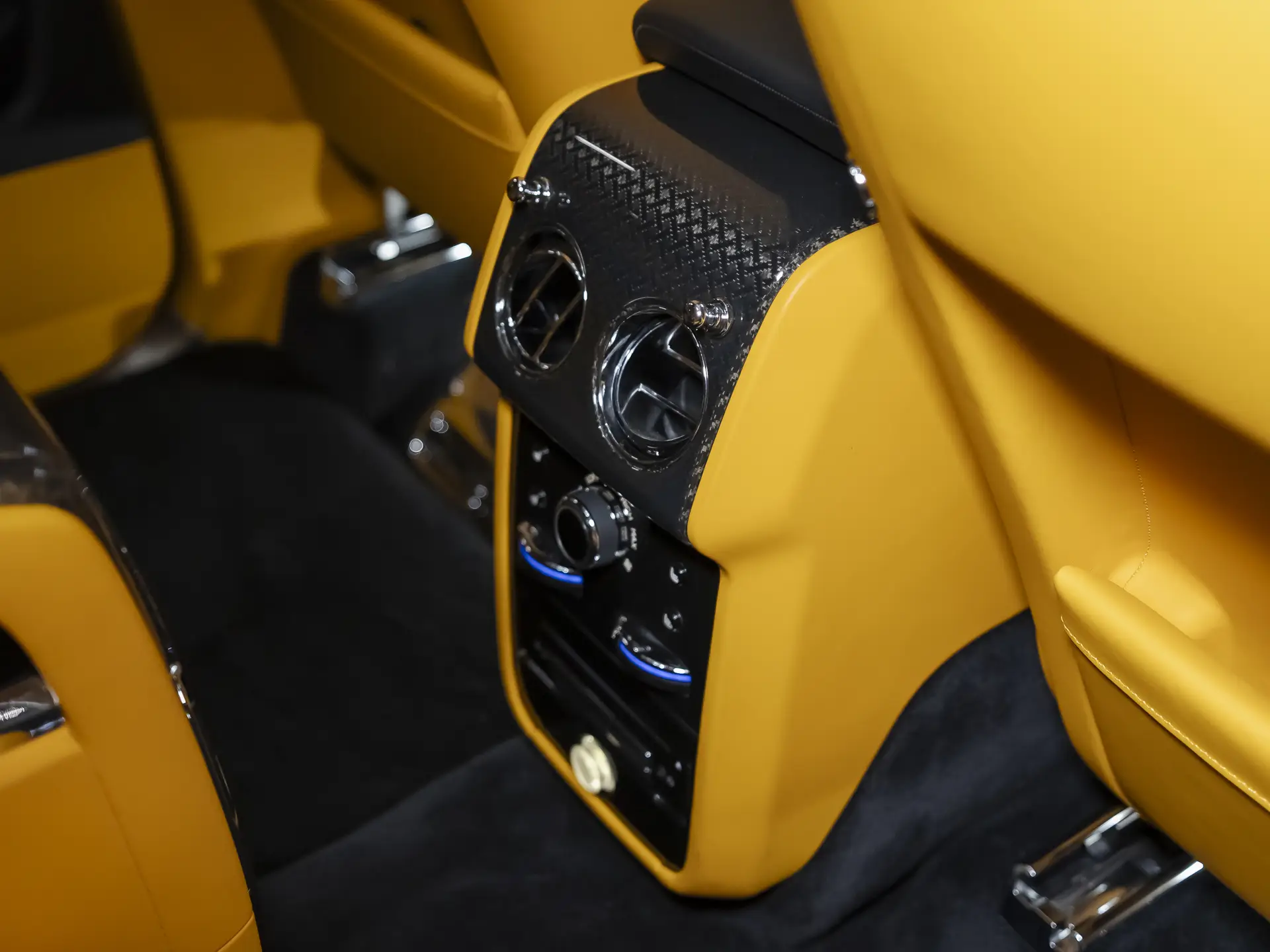 Rolls-Royce Cullinan Black Badge, I, 2022 купить в салоне Million Miles