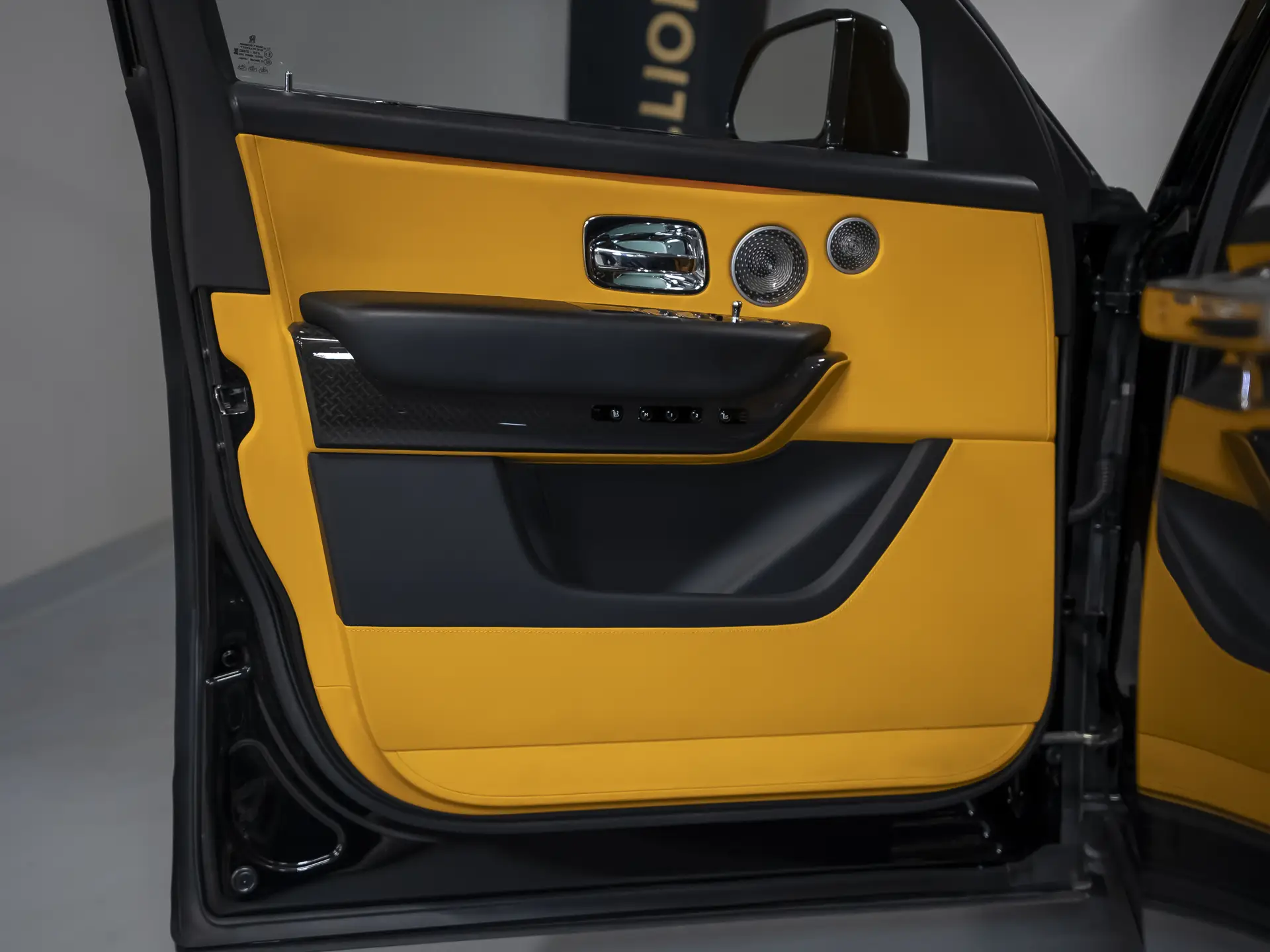 Rolls-Royce Cullinan Black Badge, I, 2022 купить в салоне Million Miles