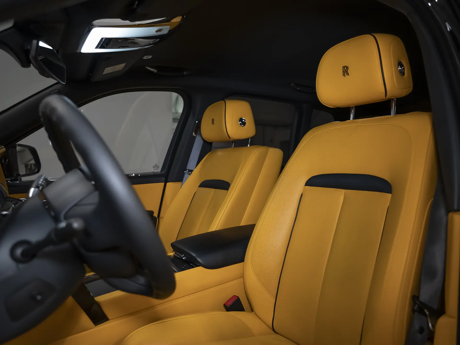 Rolls-Royce Cullinan Black Badge, I, 2022 купить в салоне Million Miles