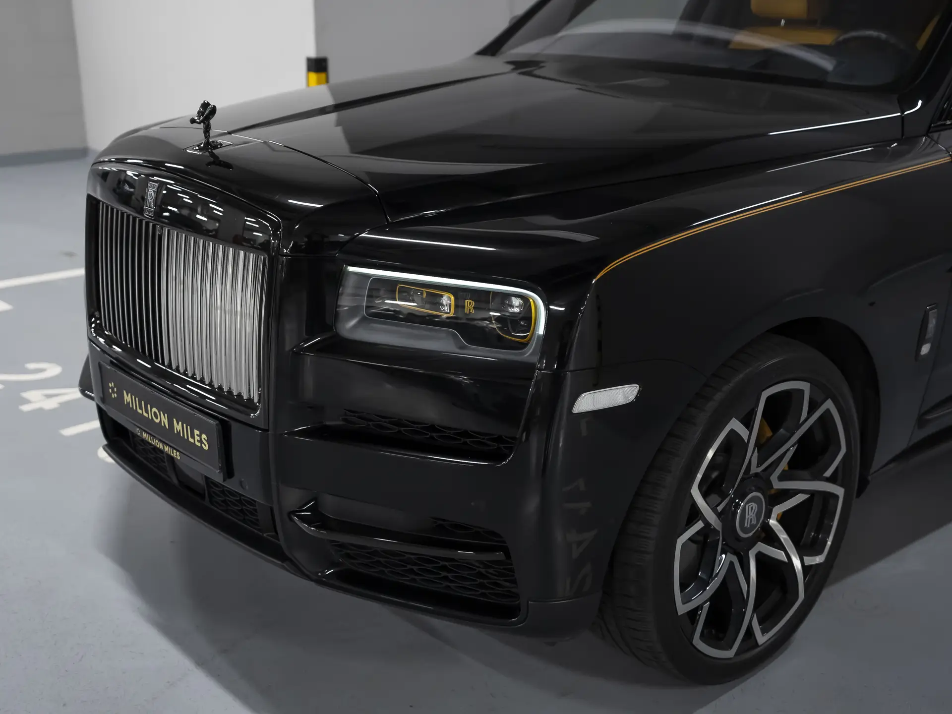 Rolls-Royce Cullinan Black Badge, I, 2022 купить в салоне Million Miles