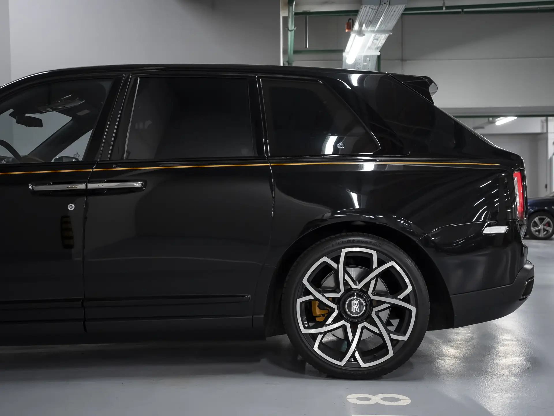 Rolls-Royce Cullinan Black Badge, I, 2022 купить в салоне Million Miles