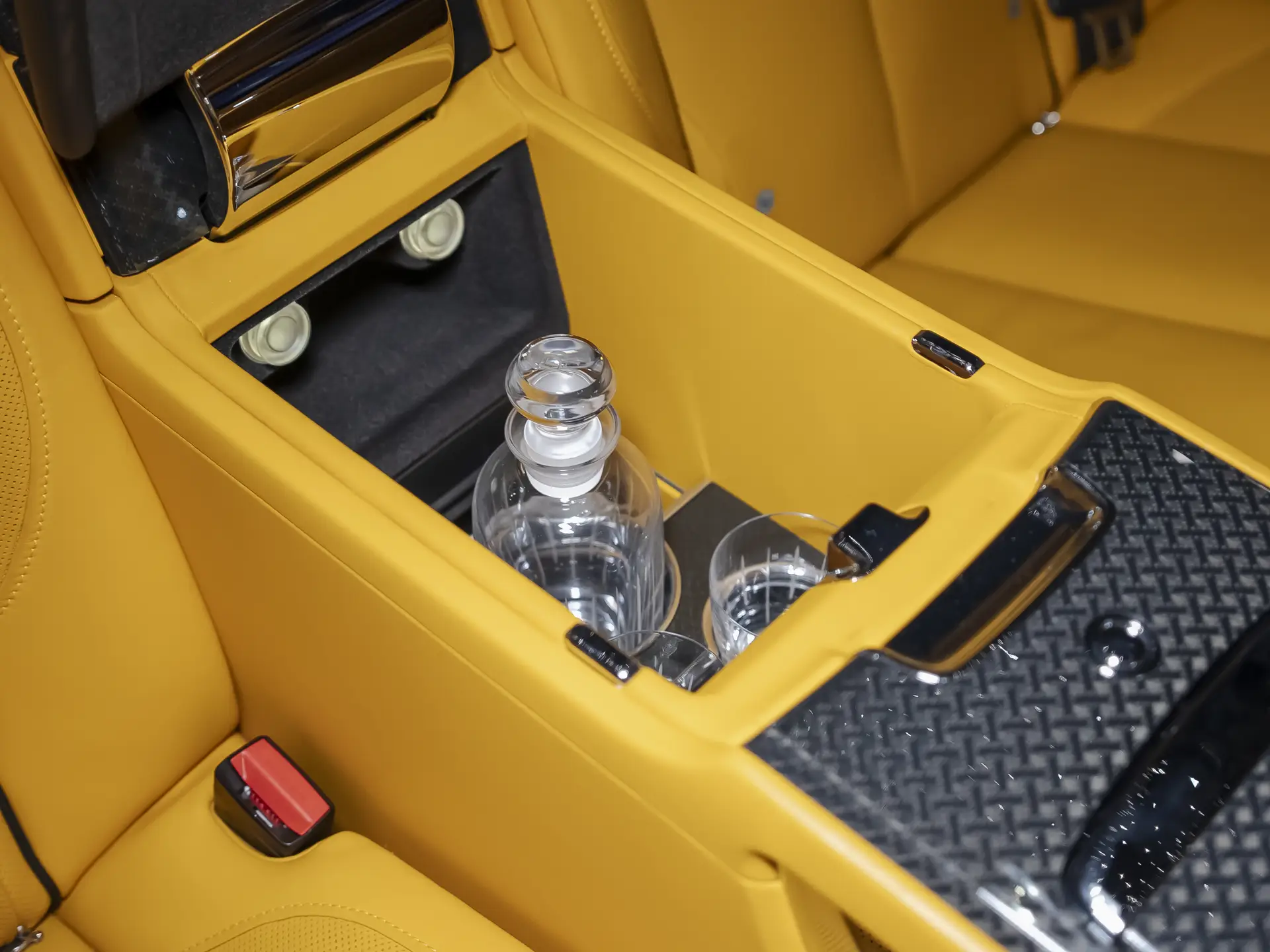 Rolls-Royce Cullinan Black Badge, I, 2022 купить в салоне Million Miles