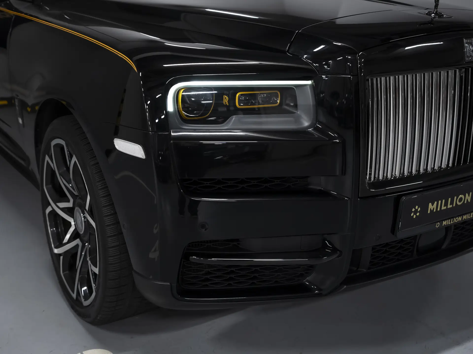 Rolls-Royce Cullinan Black Badge, I, 2022 купить в салоне Million Miles