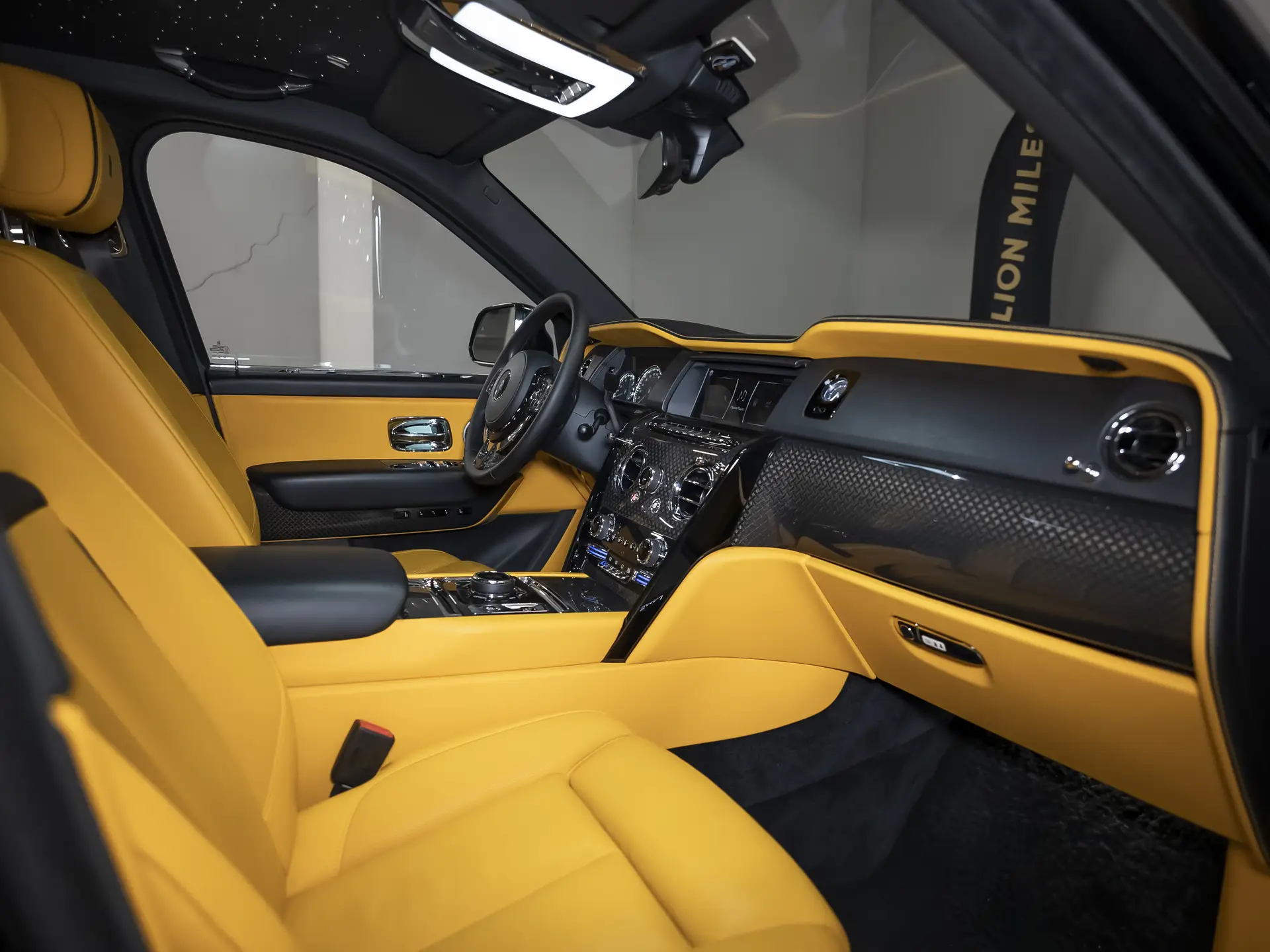 Rolls-Royce Cullinan Black Badge, I, 2022 купить в салоне Million Miles