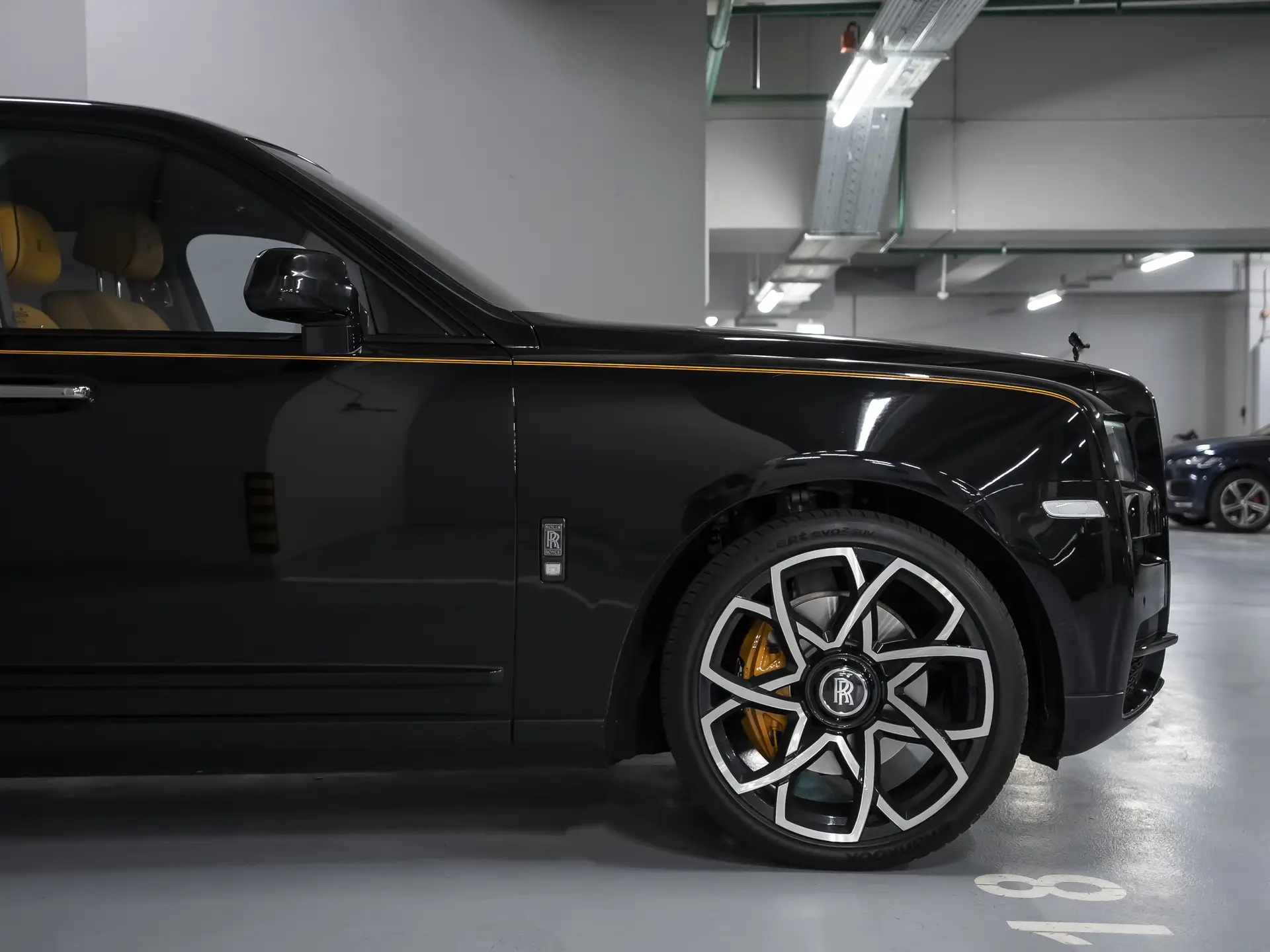 Rolls-Royce Cullinan Black Badge, I, 2022 купить в салоне Million Miles