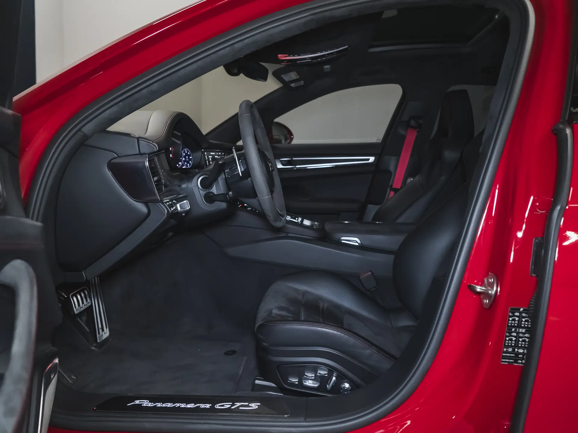 Porsche Panamera GTS Sport Turismo, II Рестайлинг, 2020 купить в салоне Million Miles