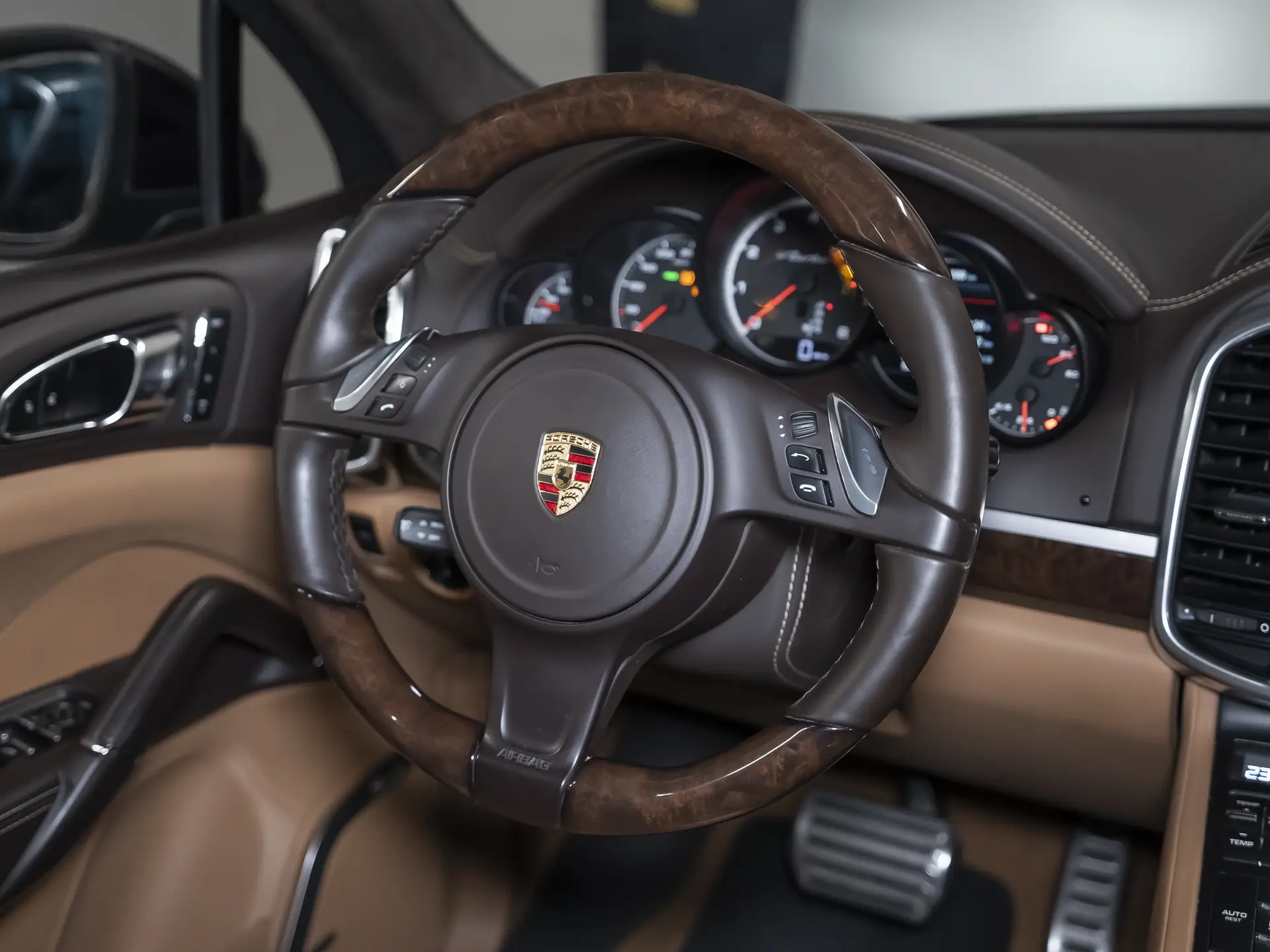 Porsche Cayenne Turbo, II (958), 2012 купить в салоне Million Miles