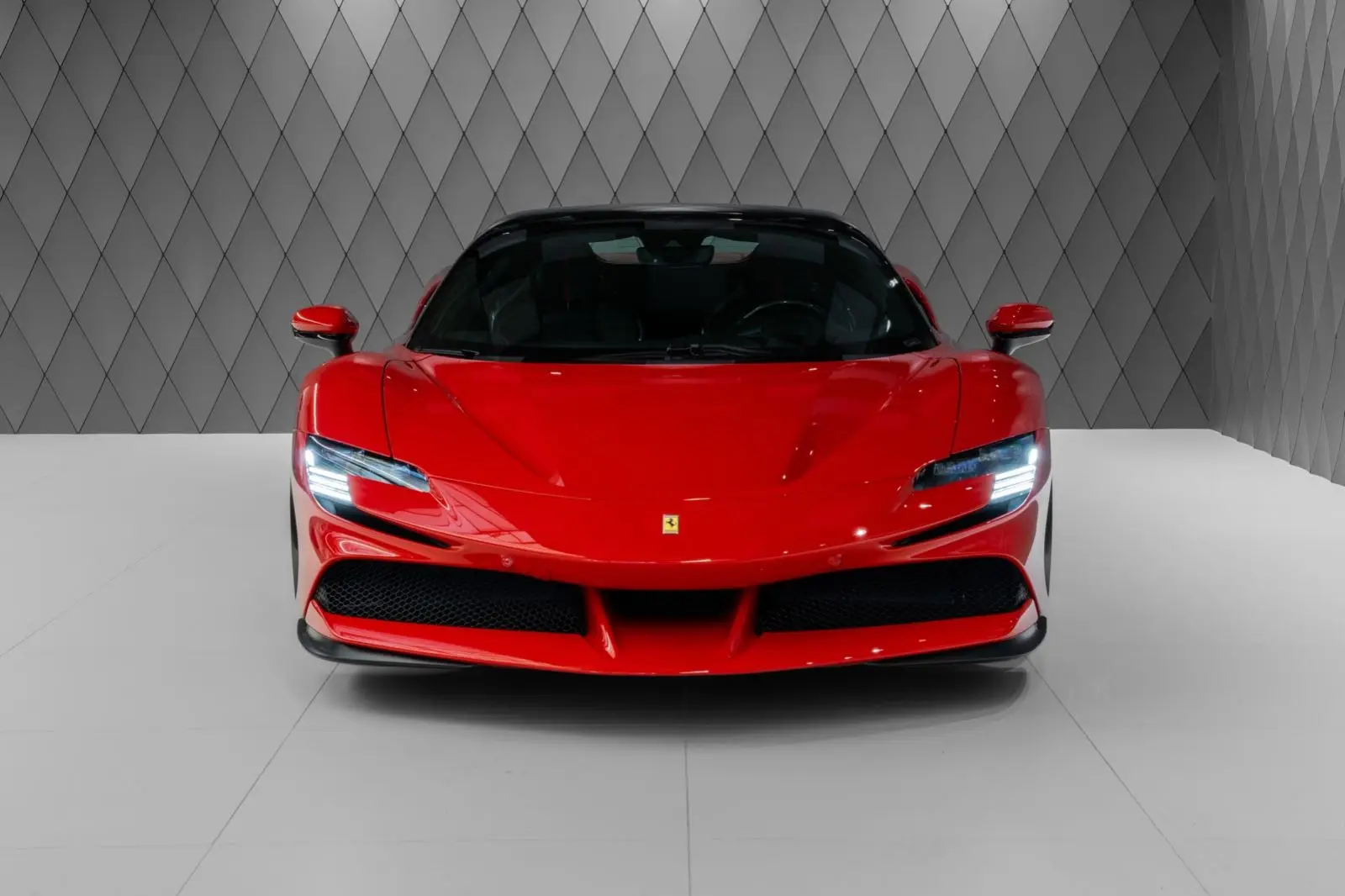 Ferrari SF90 Stradale Spider, I, 2025 купить в салоне Million Miles
