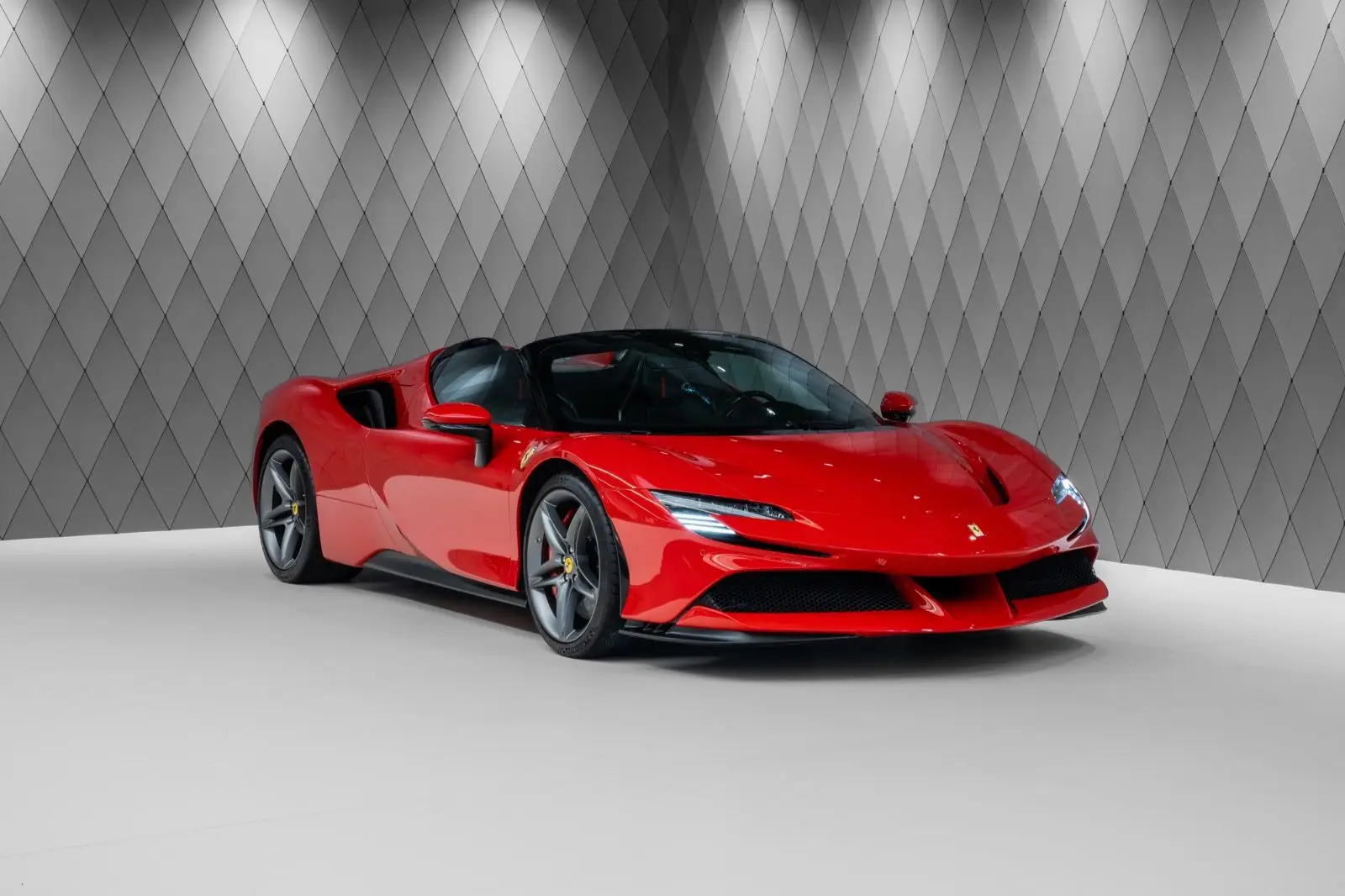 Ferrari SF90 Stradale Spider, I, 2025 купить в салоне Million Miles